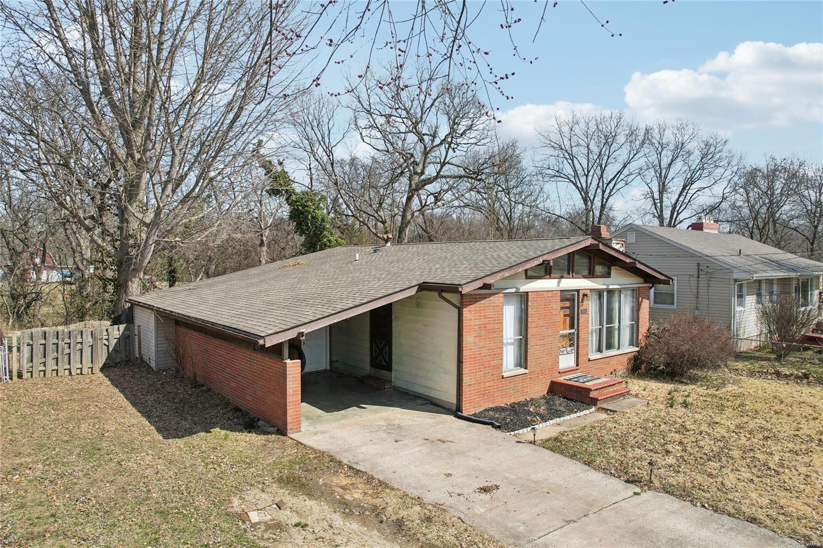 784 E Woodland Drive
