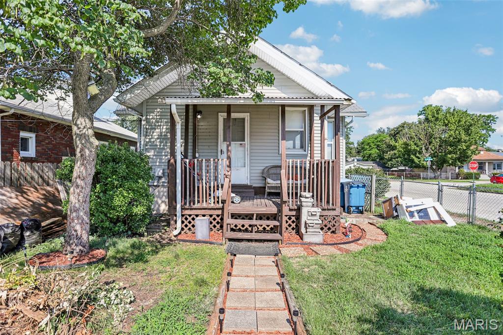 302 Whitelaw Avenue