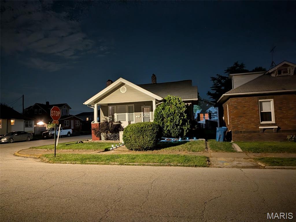 302 Whitelaw Avenue