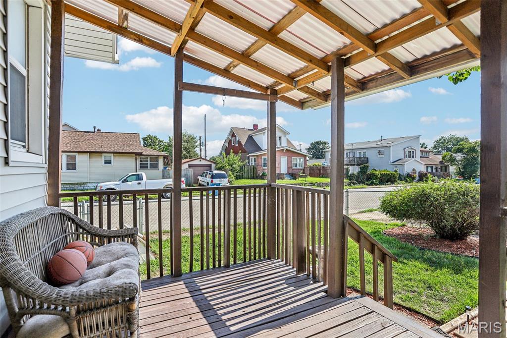 302 Whitelaw Avenue