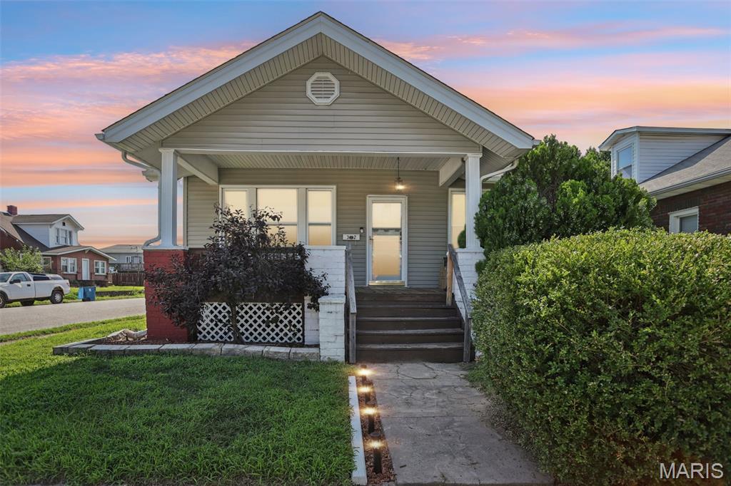 302 Whitelaw Avenue