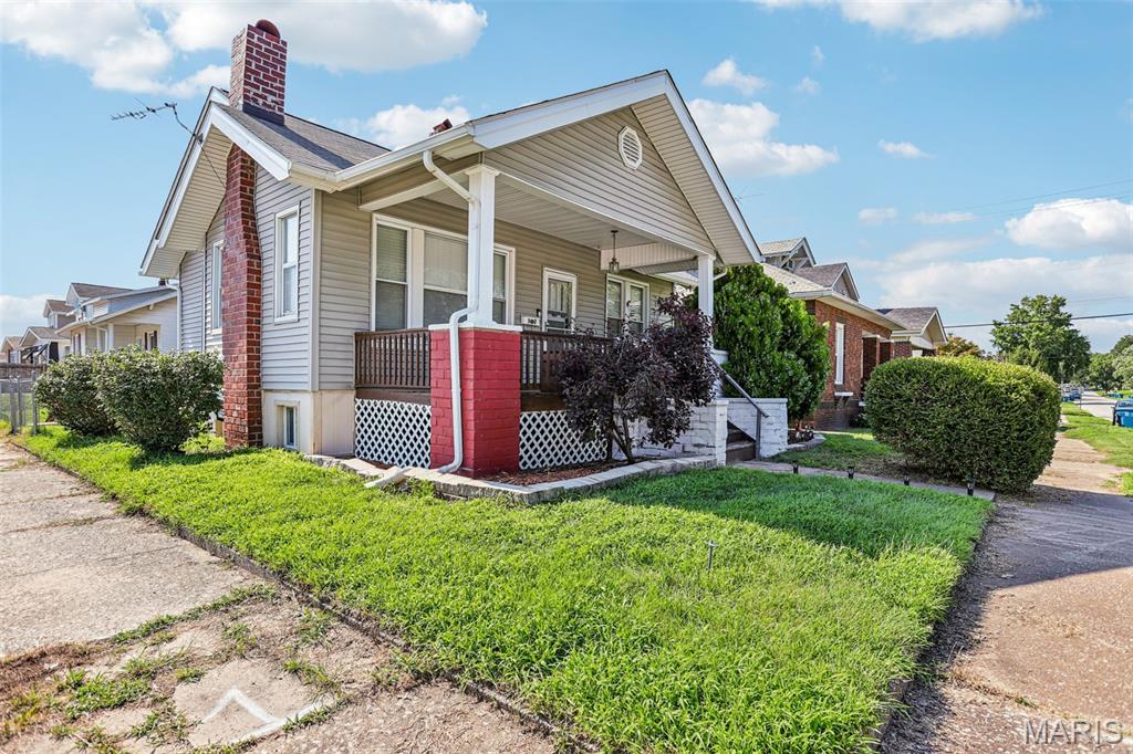 302 Whitelaw Avenue
