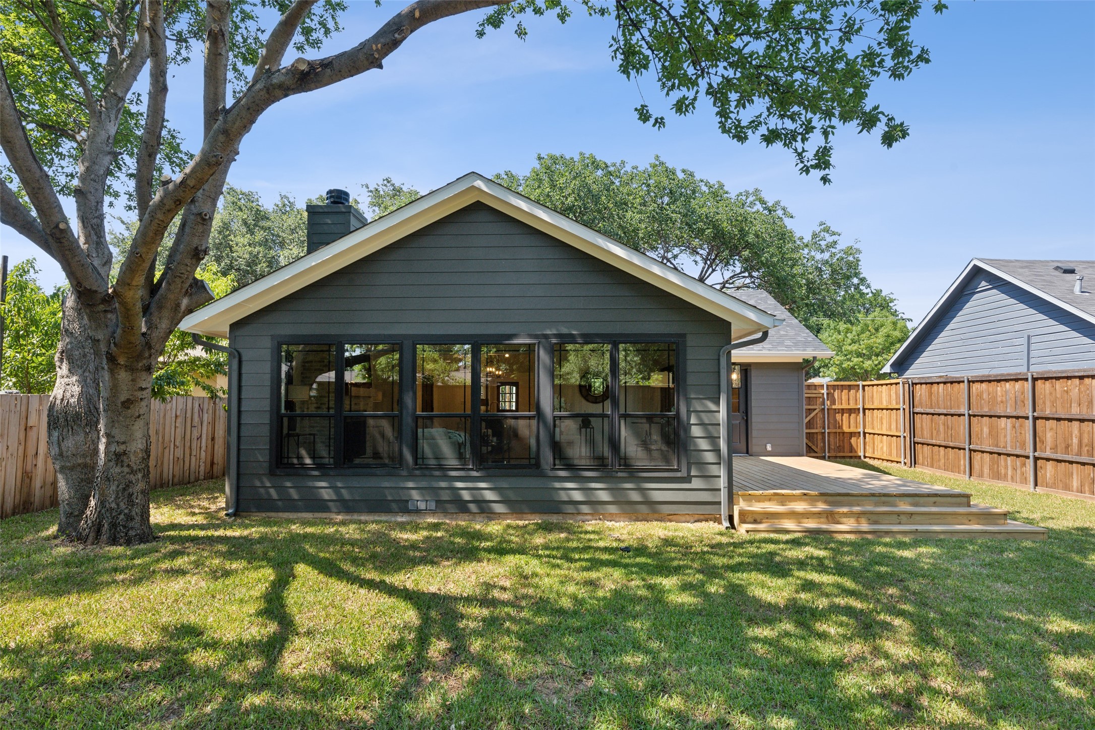7127 Pecan Street