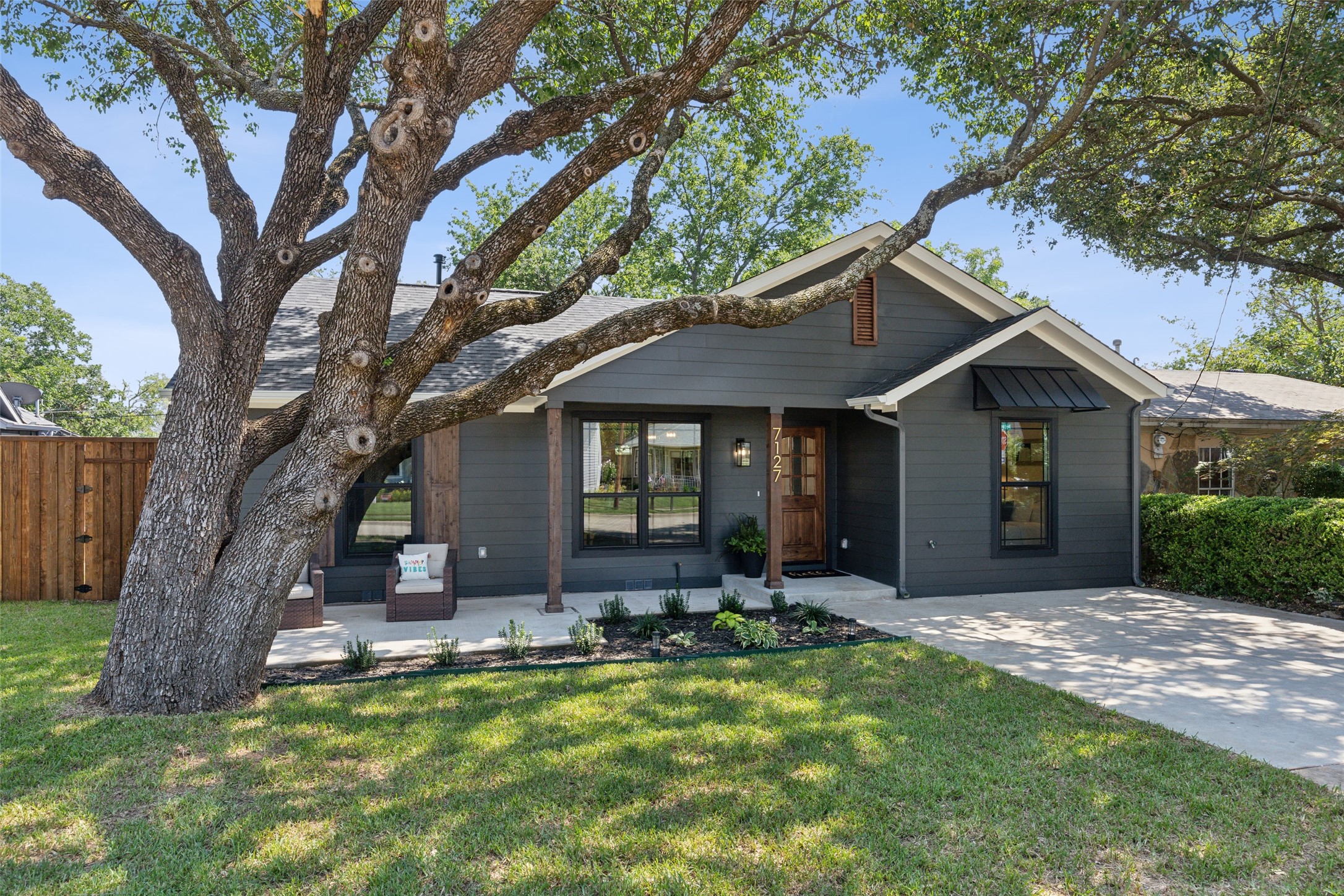 7127 Pecan Street