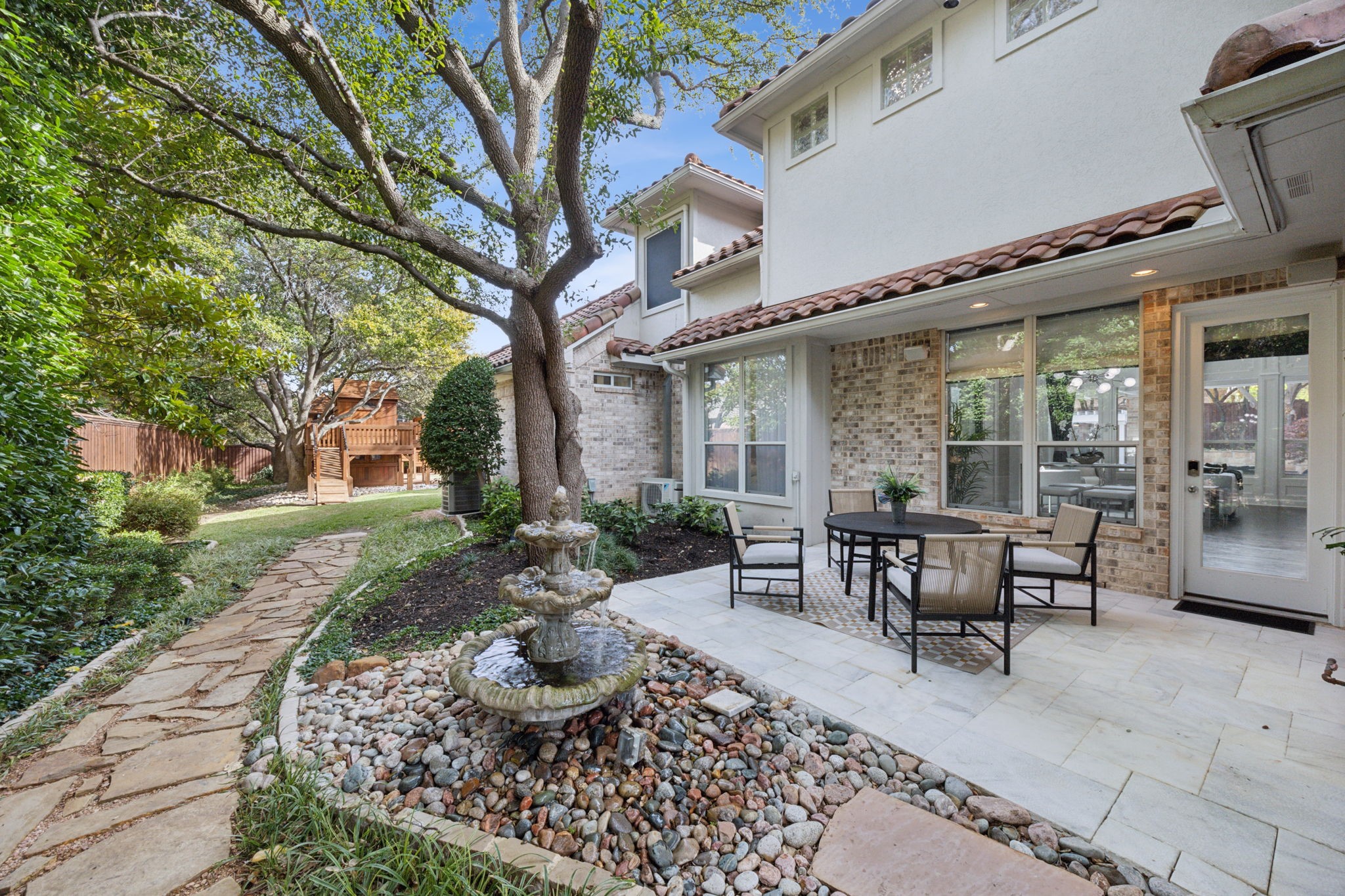 6404 Lake Forest Drive