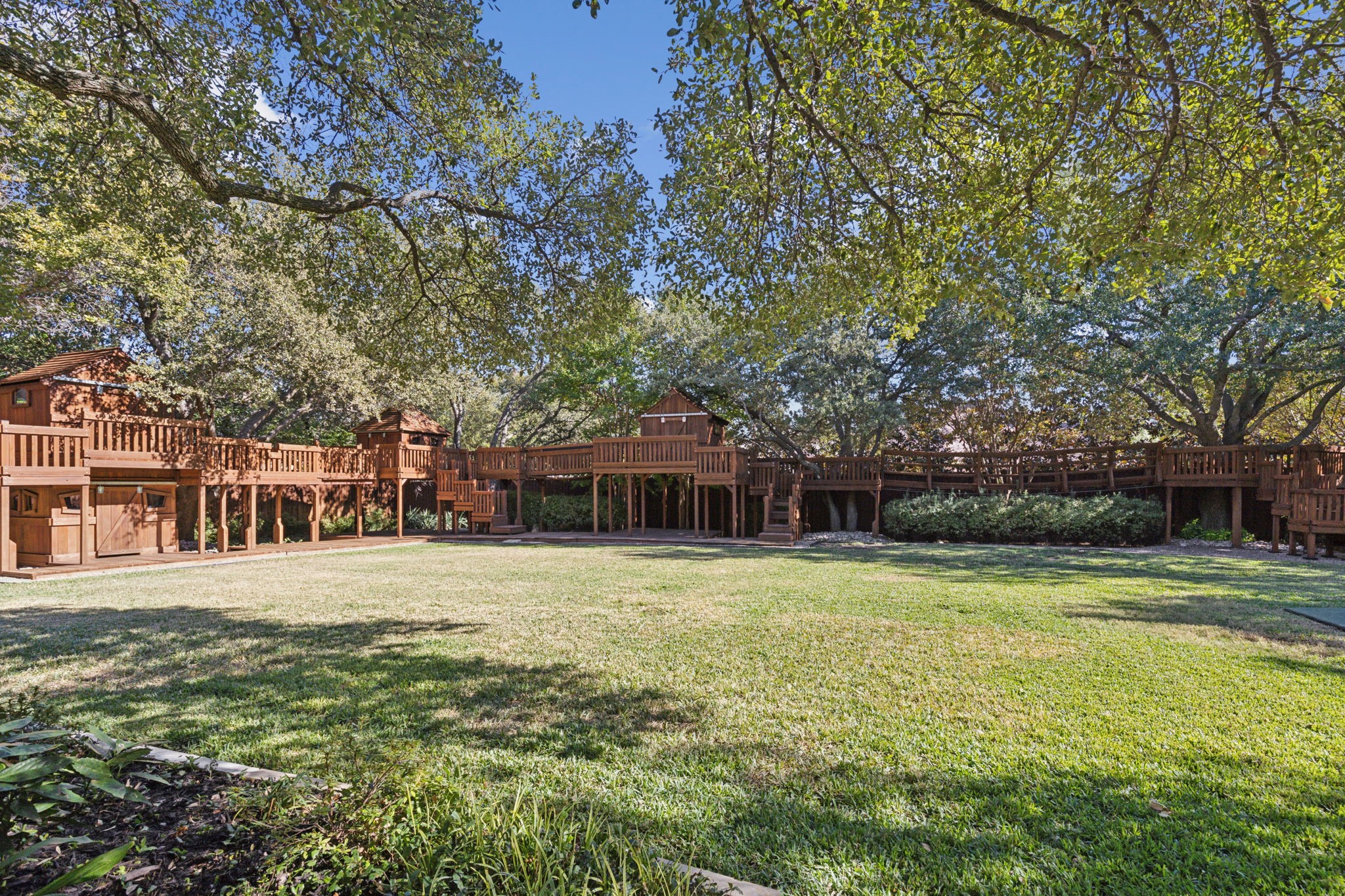 6404 Lake Forest Drive