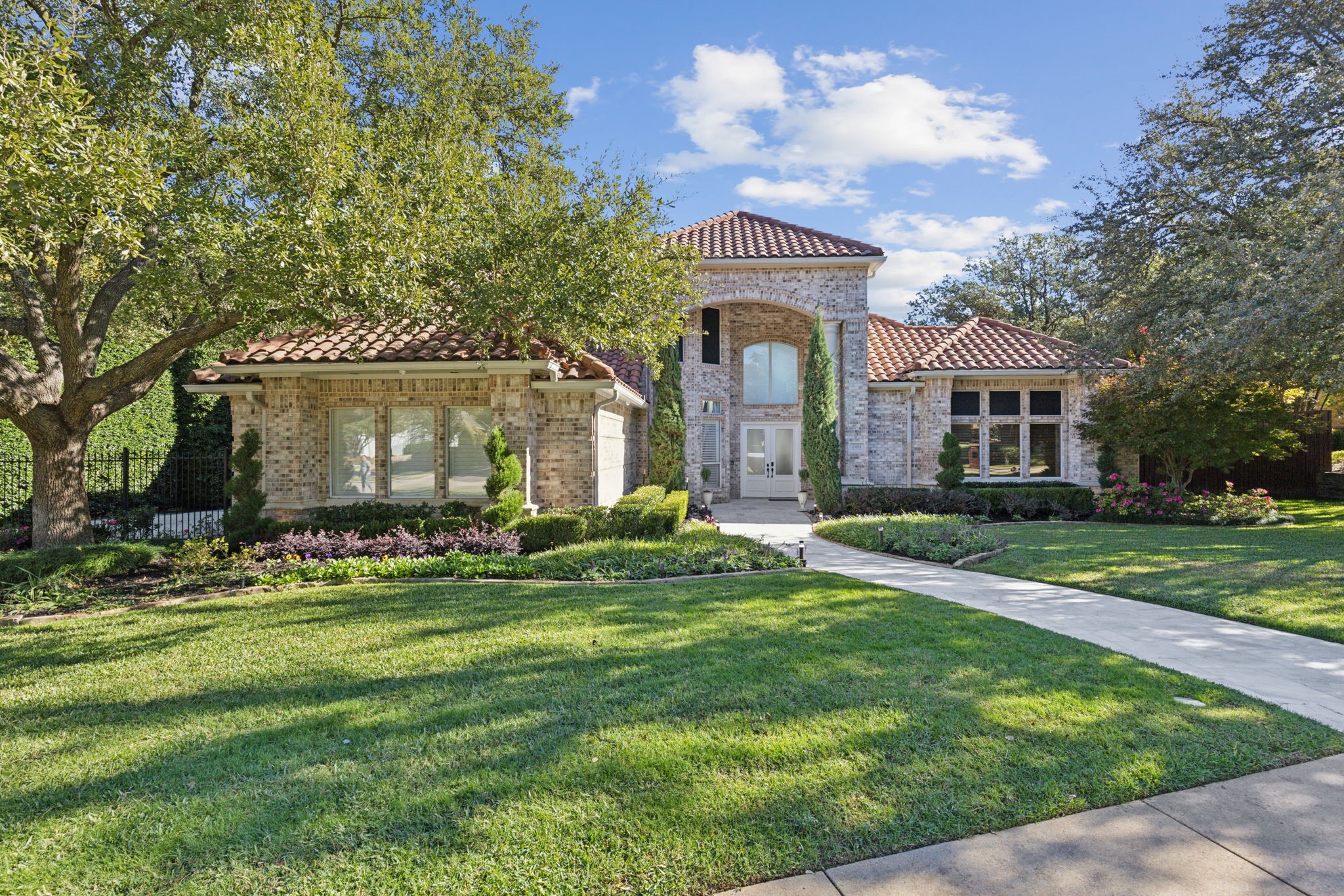 6404 Lake Forest Drive