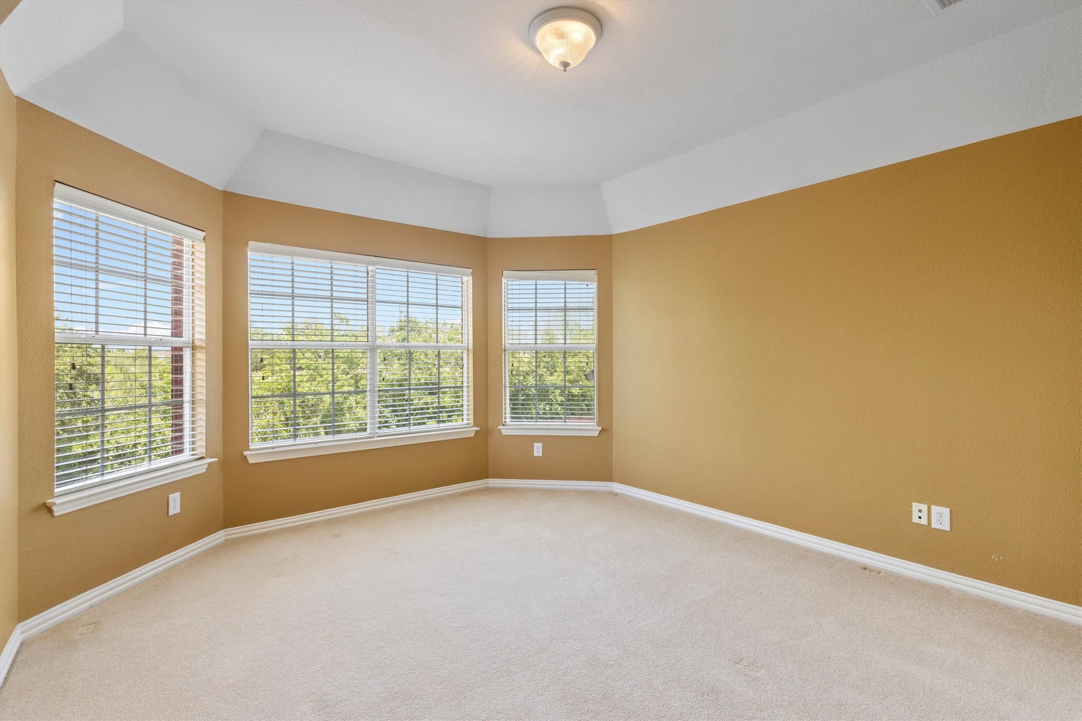 2609 Green Oak Drive