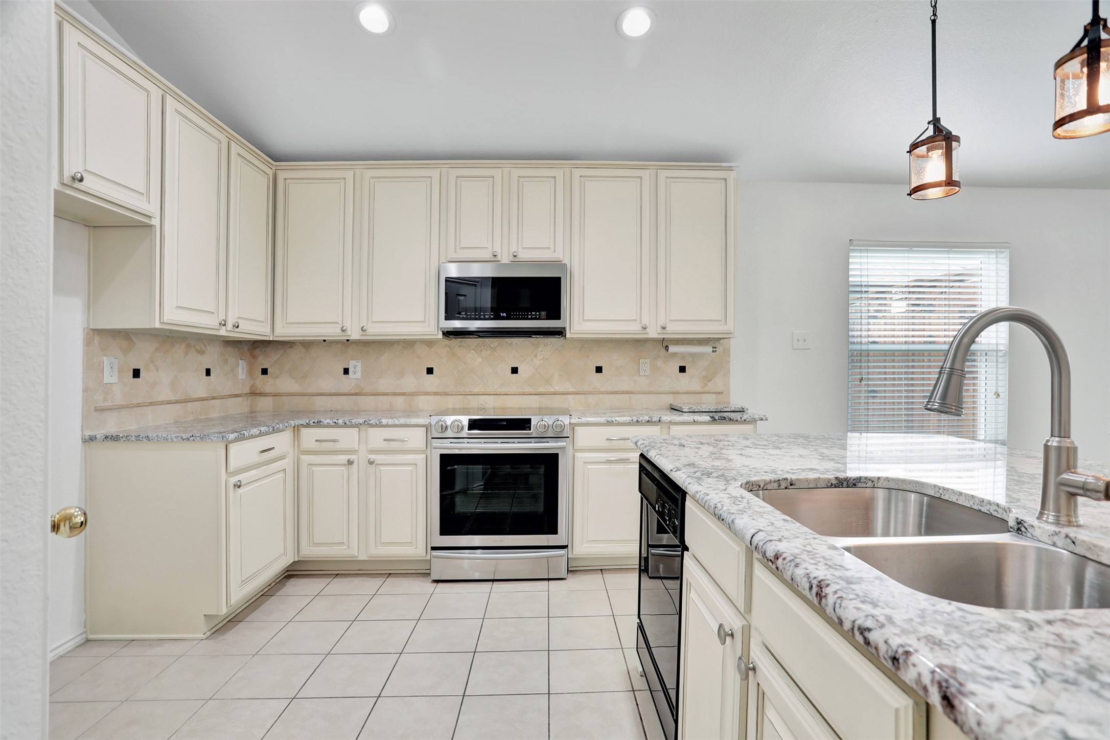 1401 Cedar Springs Drive