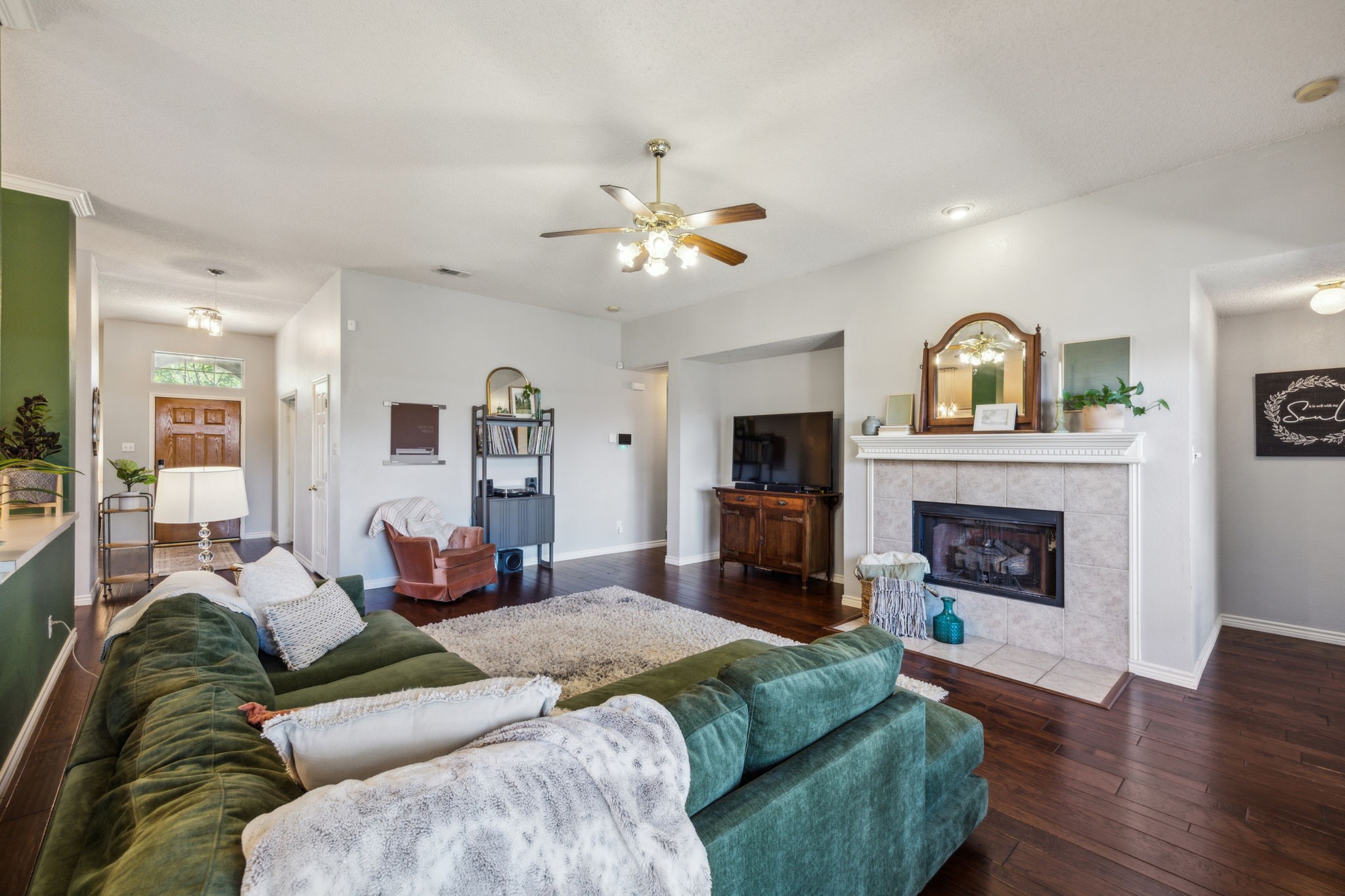 3207 Lakehurst Drive