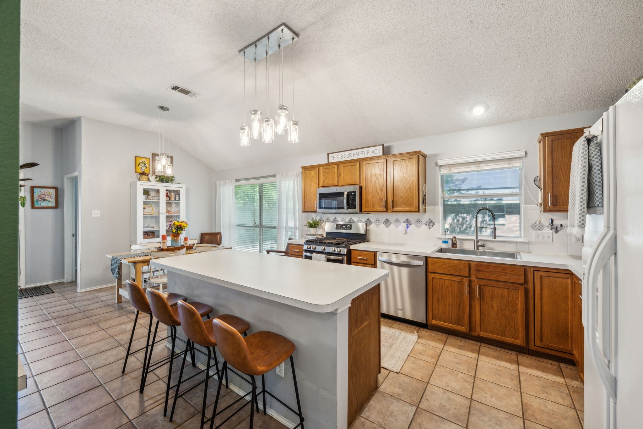 3207 Lakehurst Drive