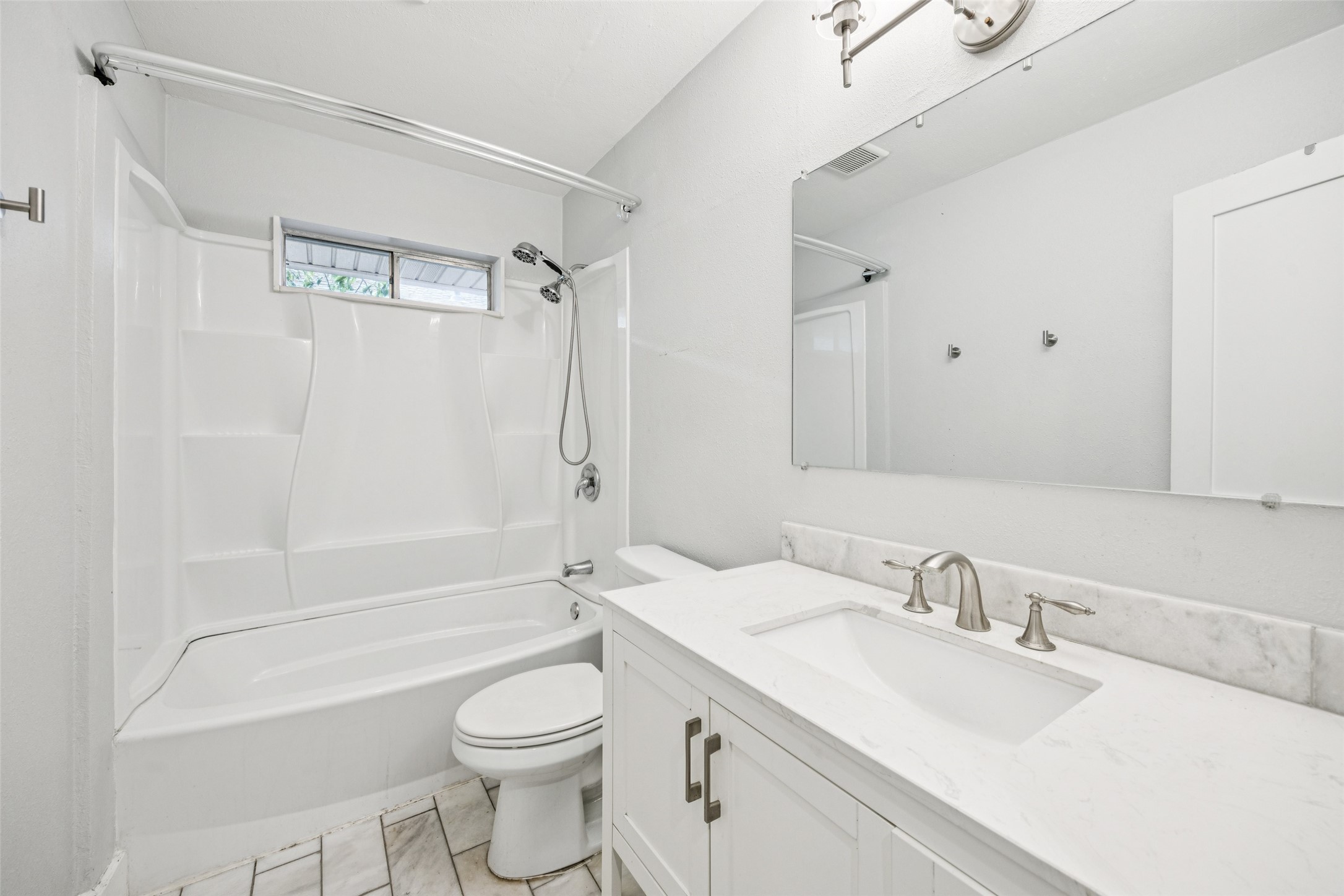 2529 W 12th Street