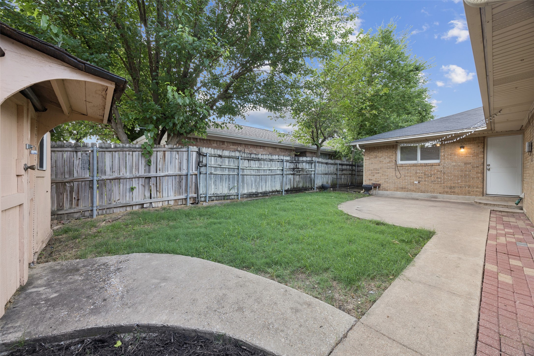 2529 W 12th Street