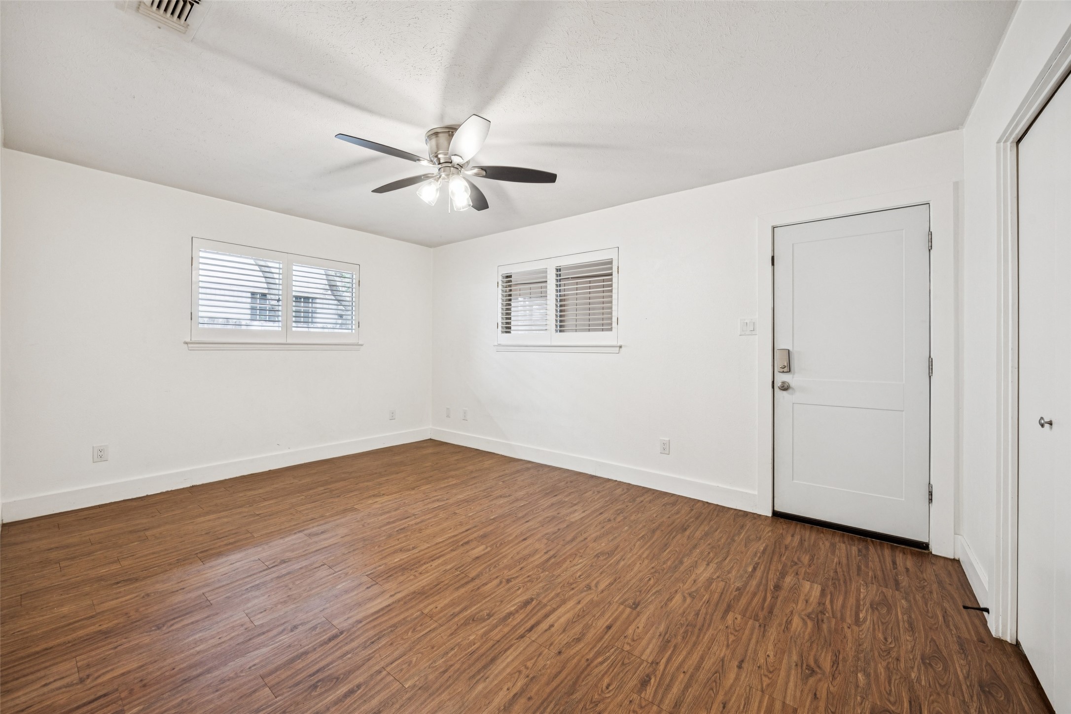 2529 W 12th Street
