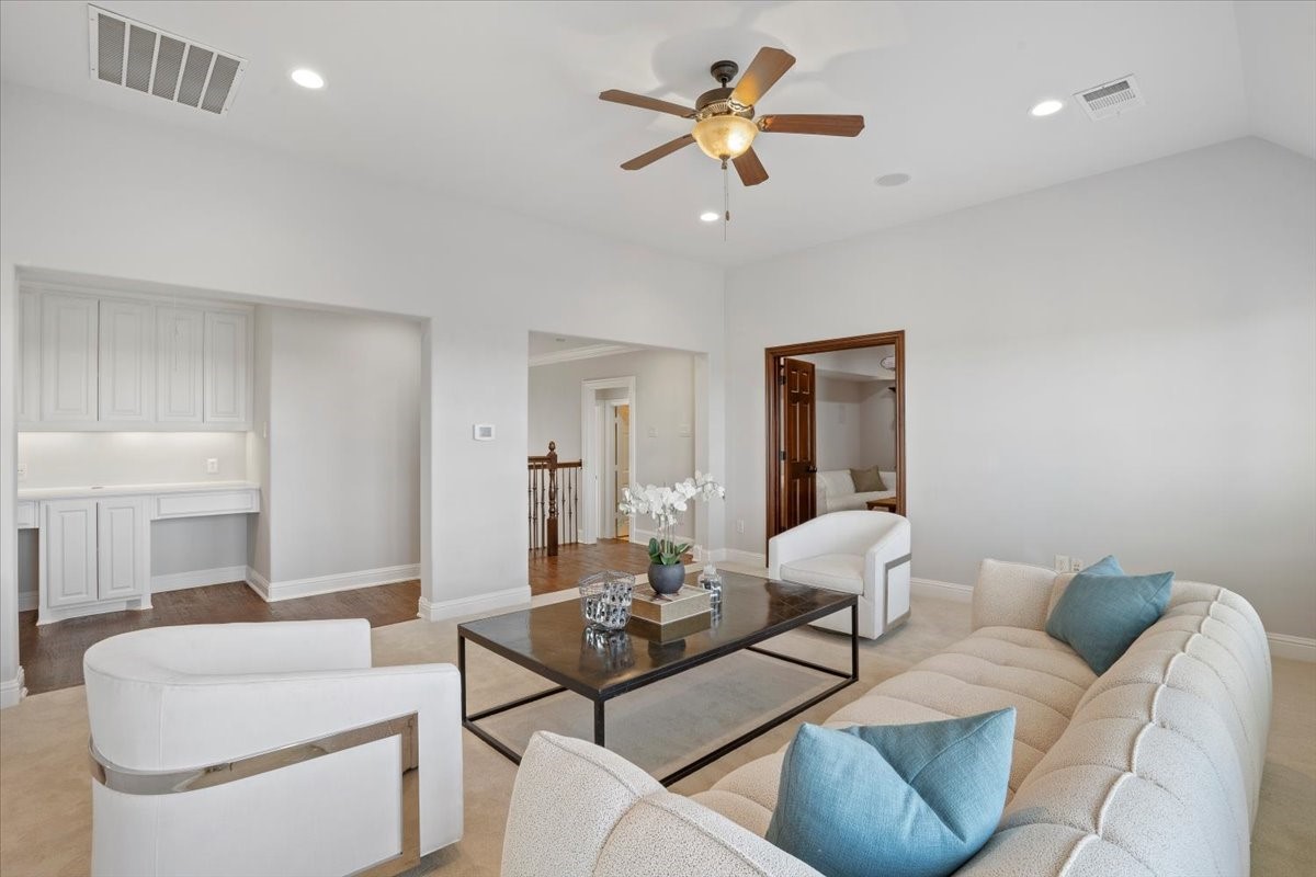 2709 King Arthur Boulevard