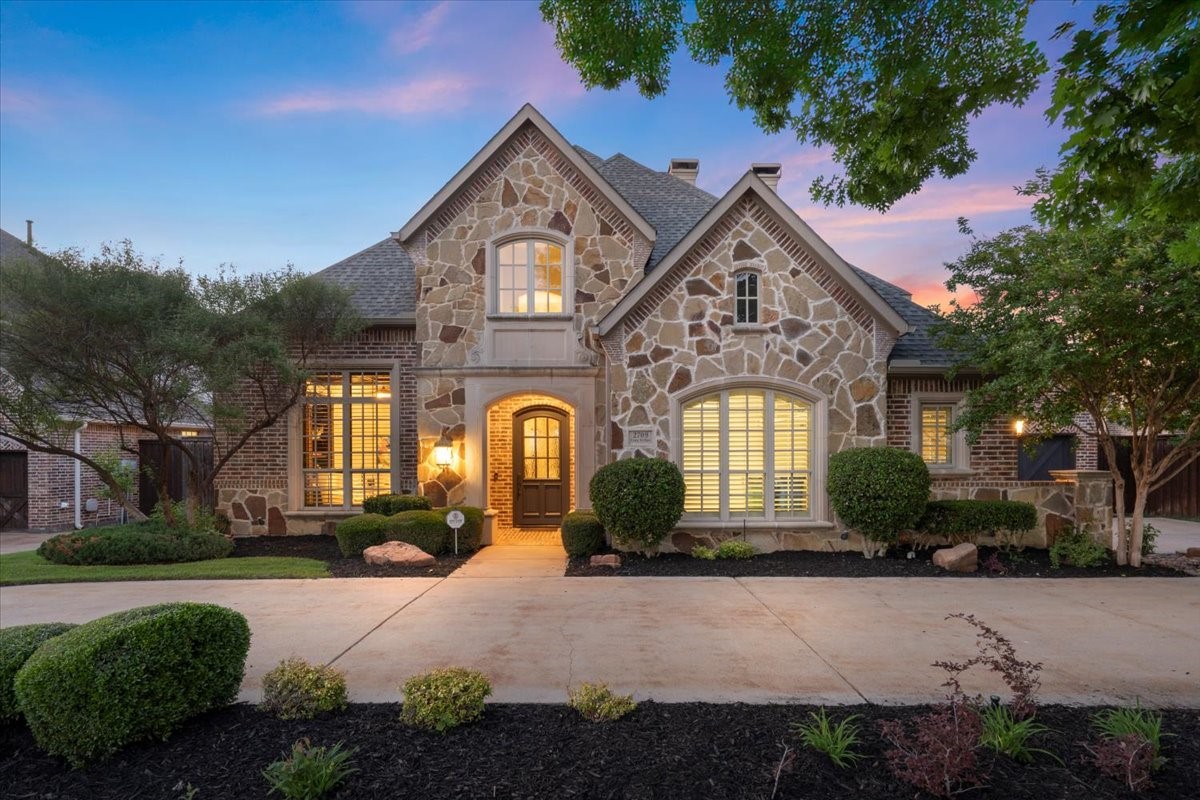 2709 King Arthur Boulevard