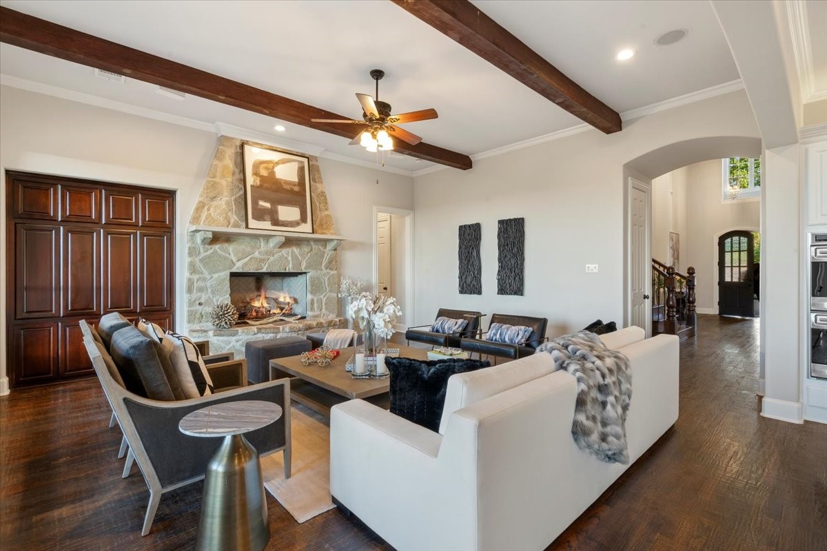 2709 King Arthur Boulevard