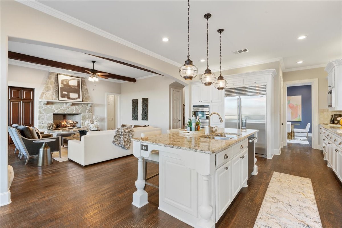 2709 King Arthur Boulevard