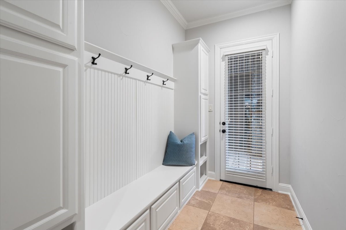 2709 King Arthur Boulevard