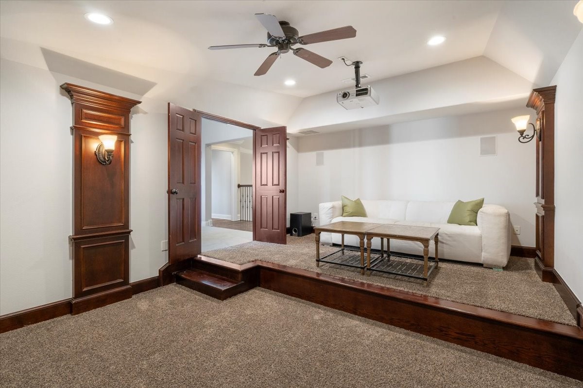 2709 King Arthur Boulevard