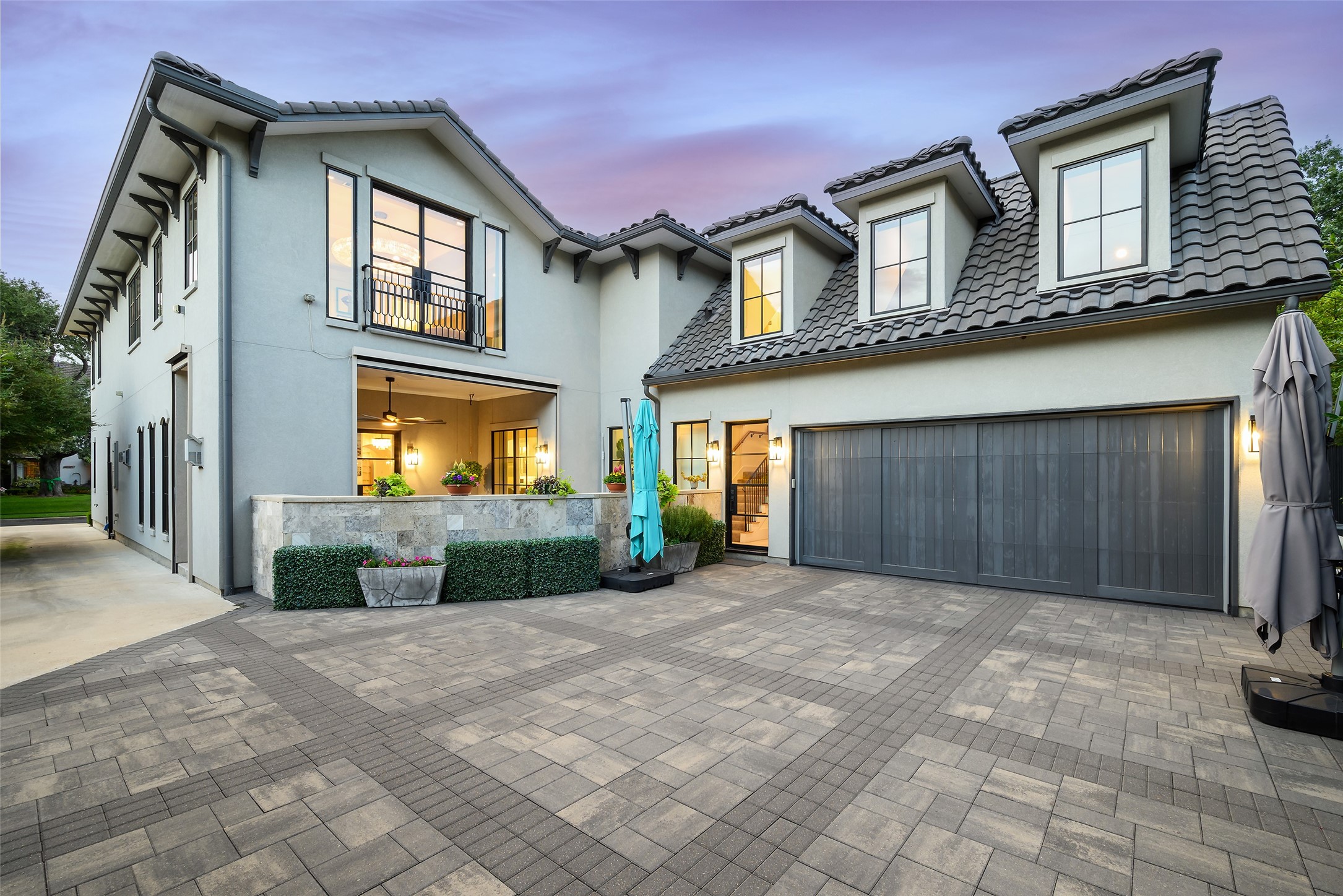 4557 Belclaire Avenue