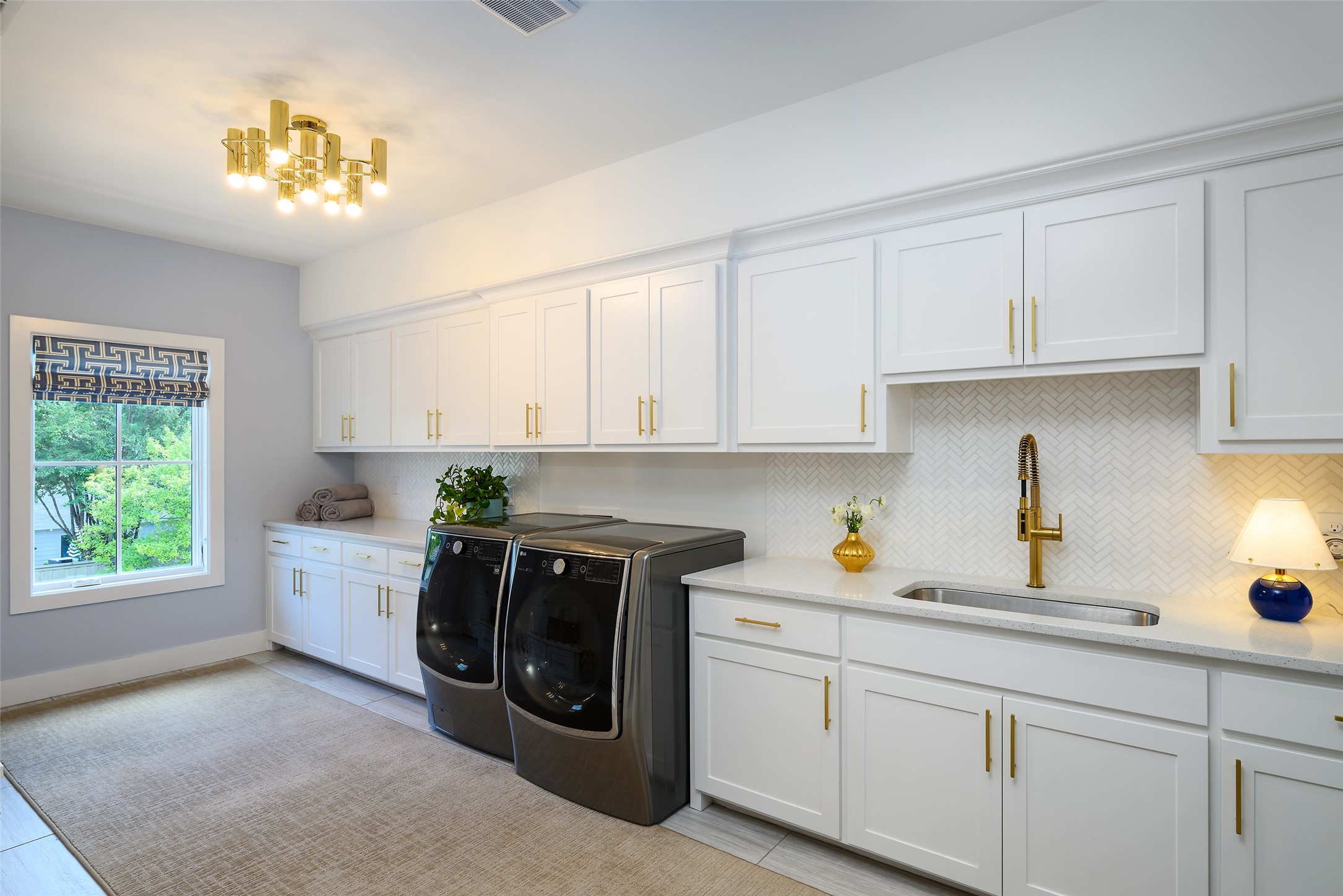 4557 Belclaire Avenue