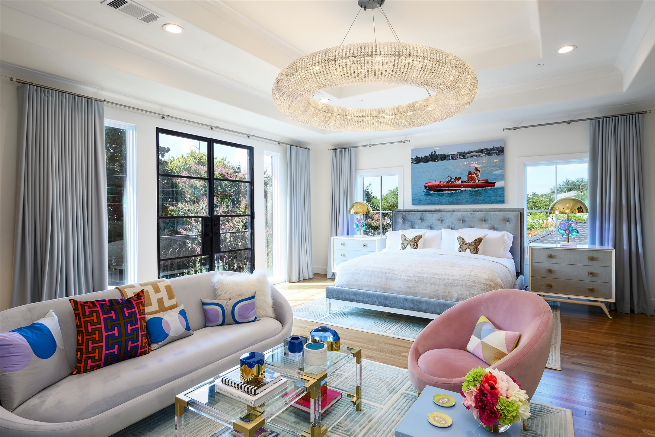 4557 Belclaire Avenue