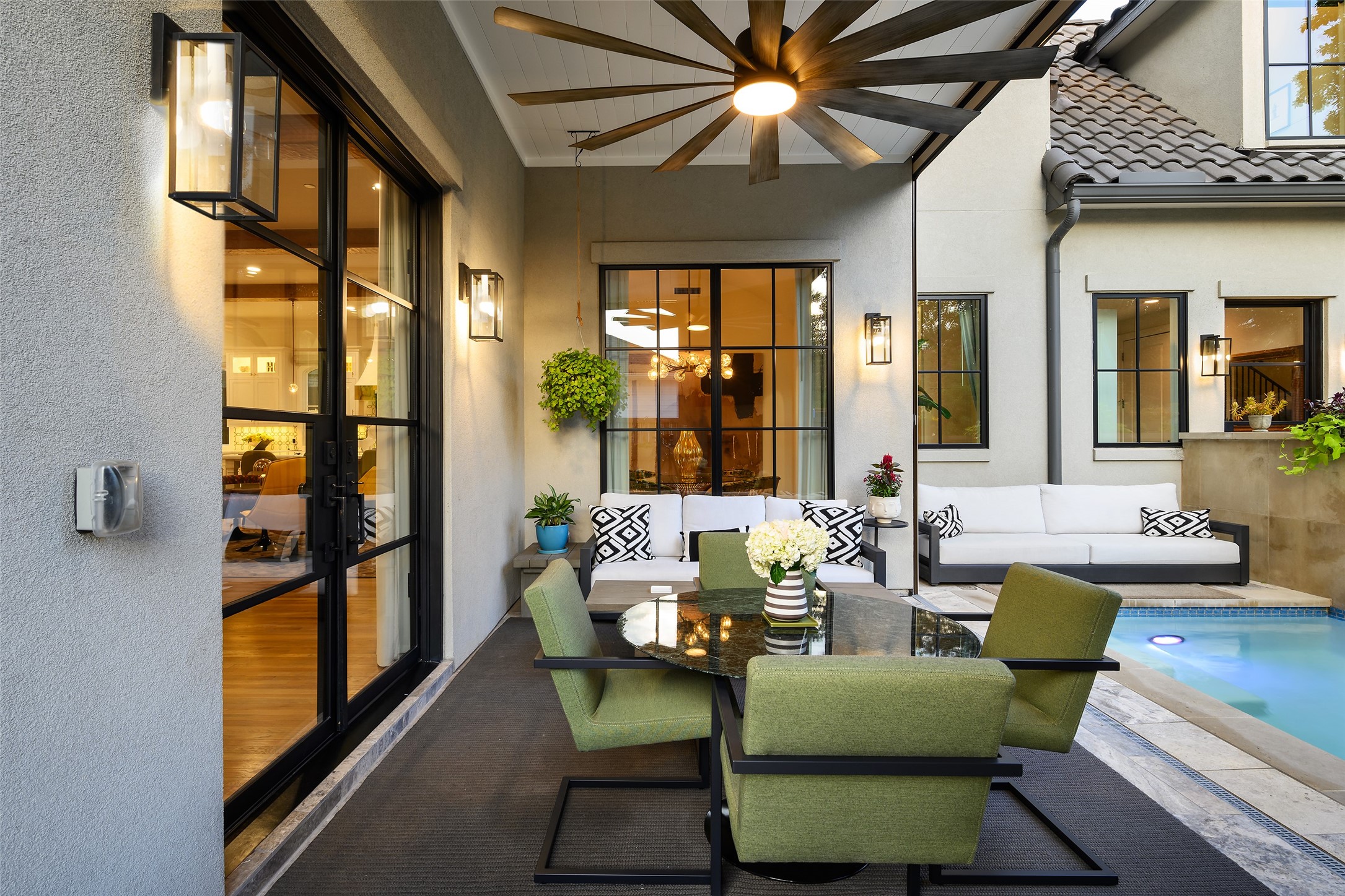 4557 Belclaire Avenue