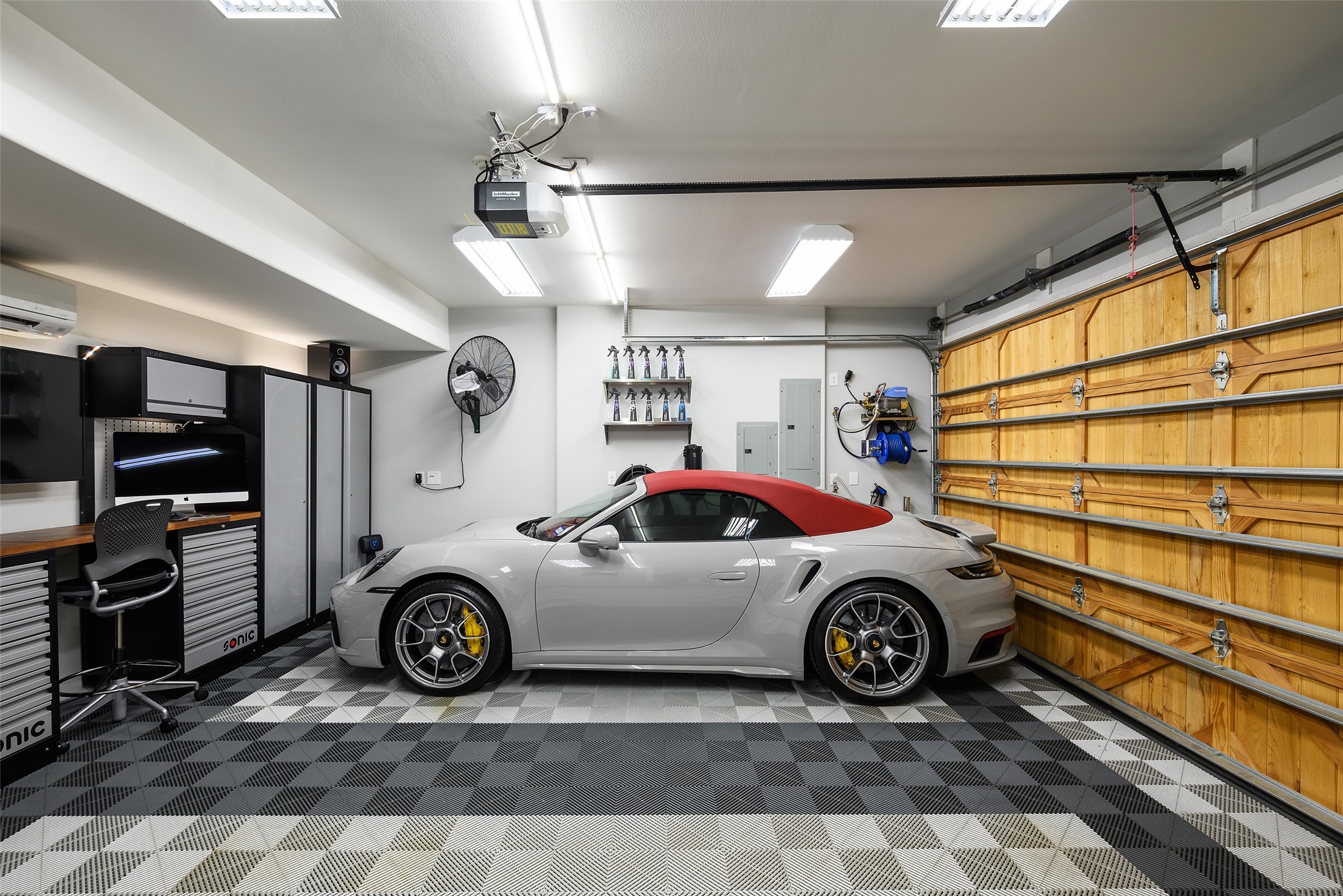 4557 Belclaire Avenue