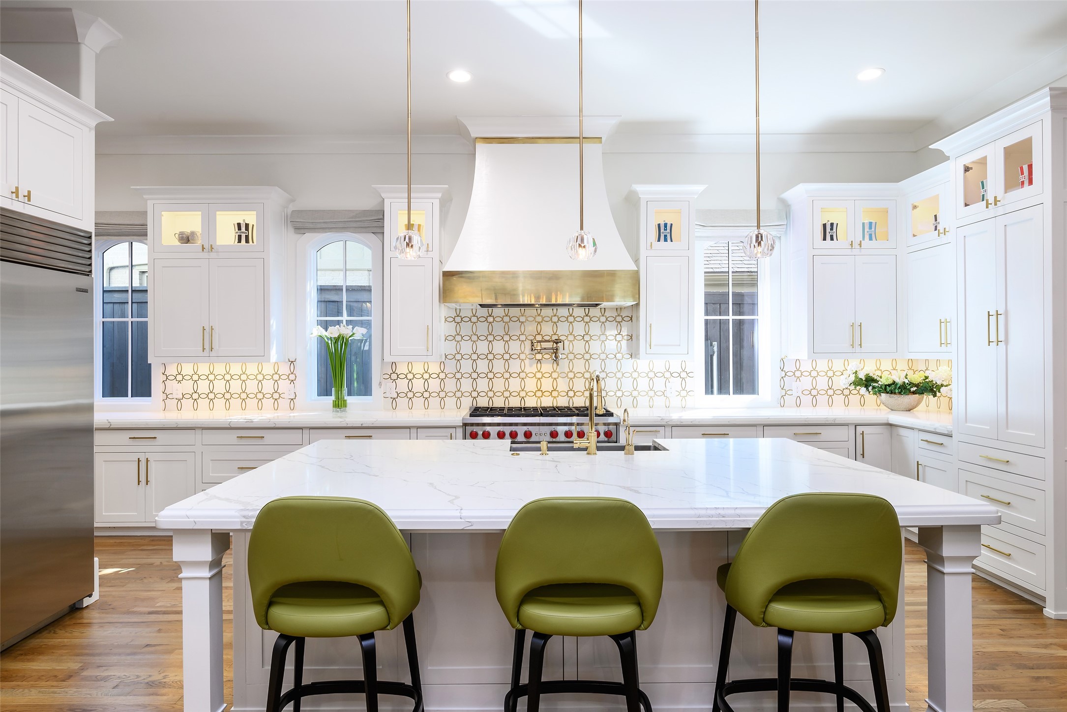 4557 Belclaire Avenue