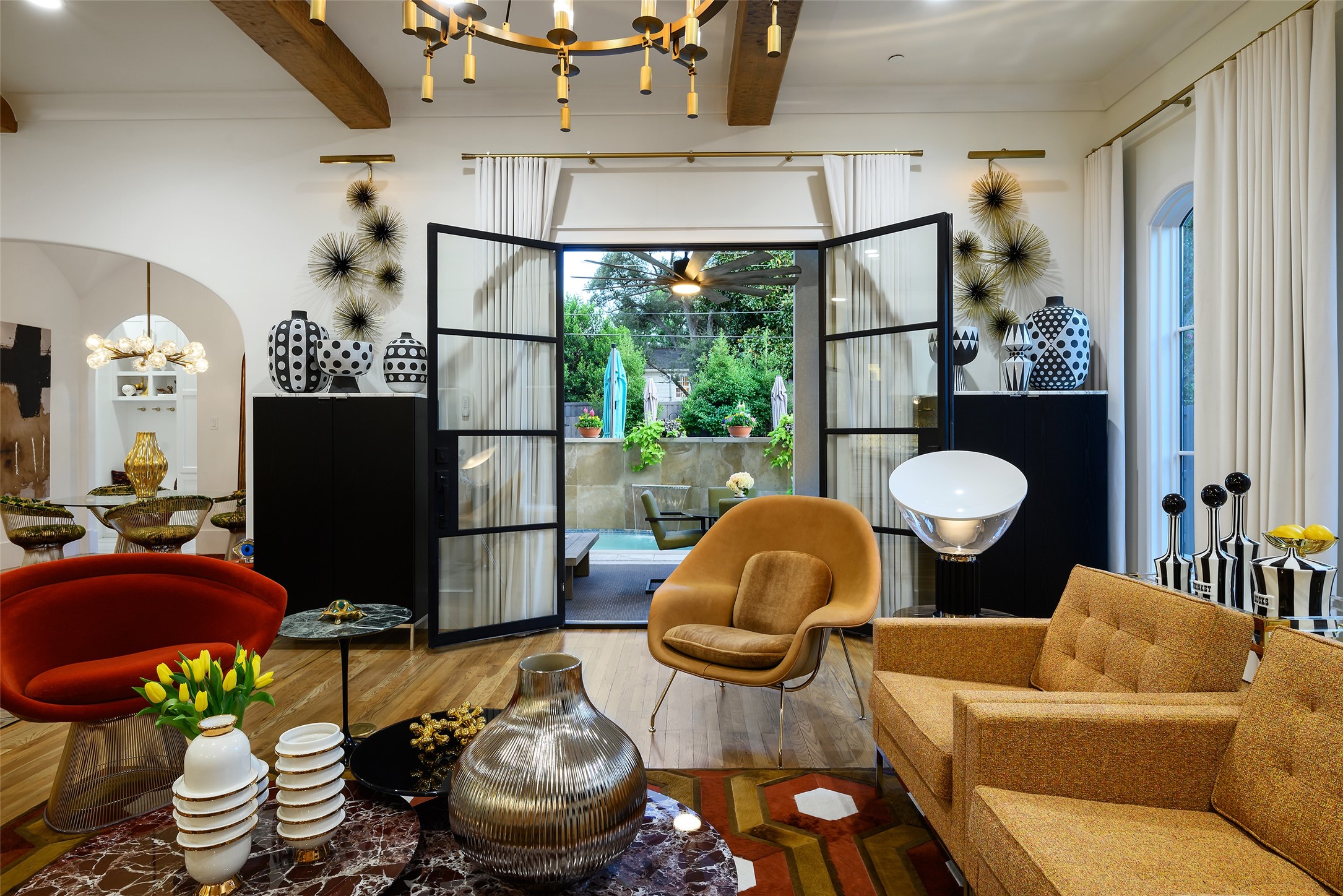 4557 Belclaire Avenue