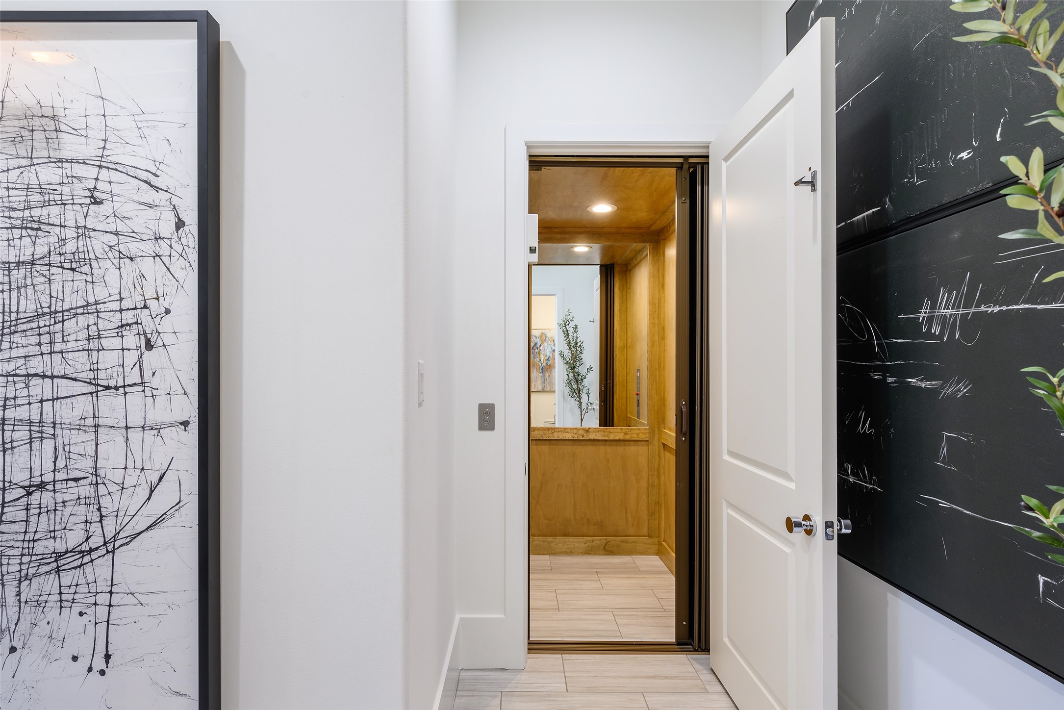 4557 Belclaire Avenue