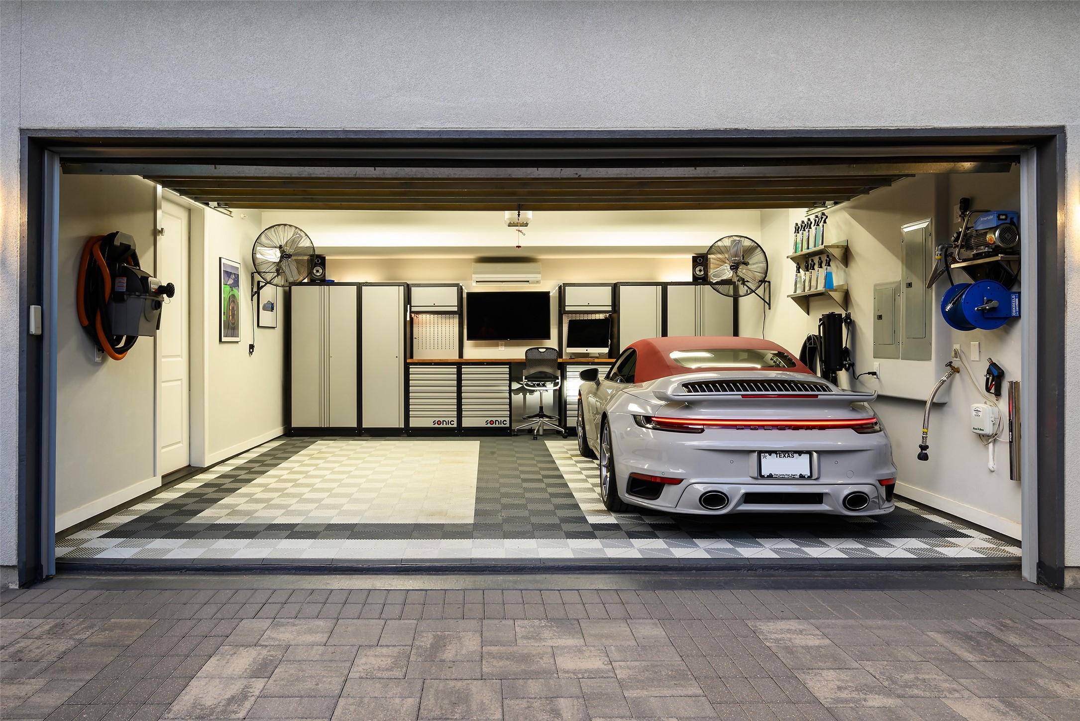 4557 Belclaire Avenue