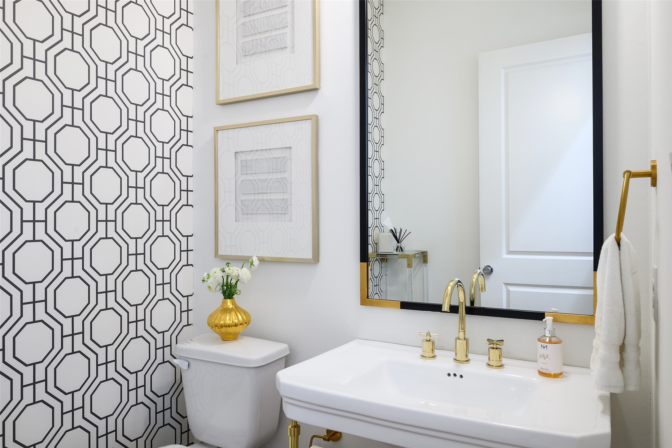 4557 Belclaire Avenue