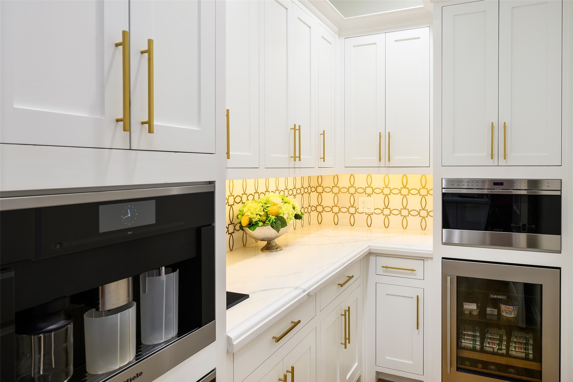 4557 Belclaire Avenue