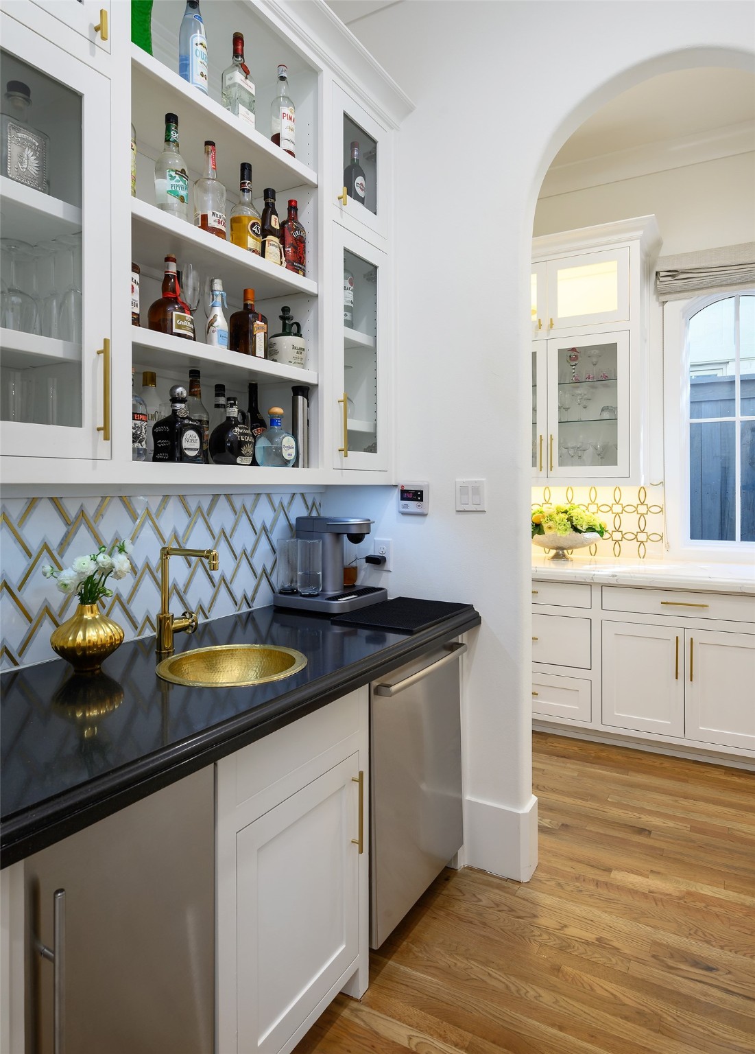 4557 Belclaire Avenue