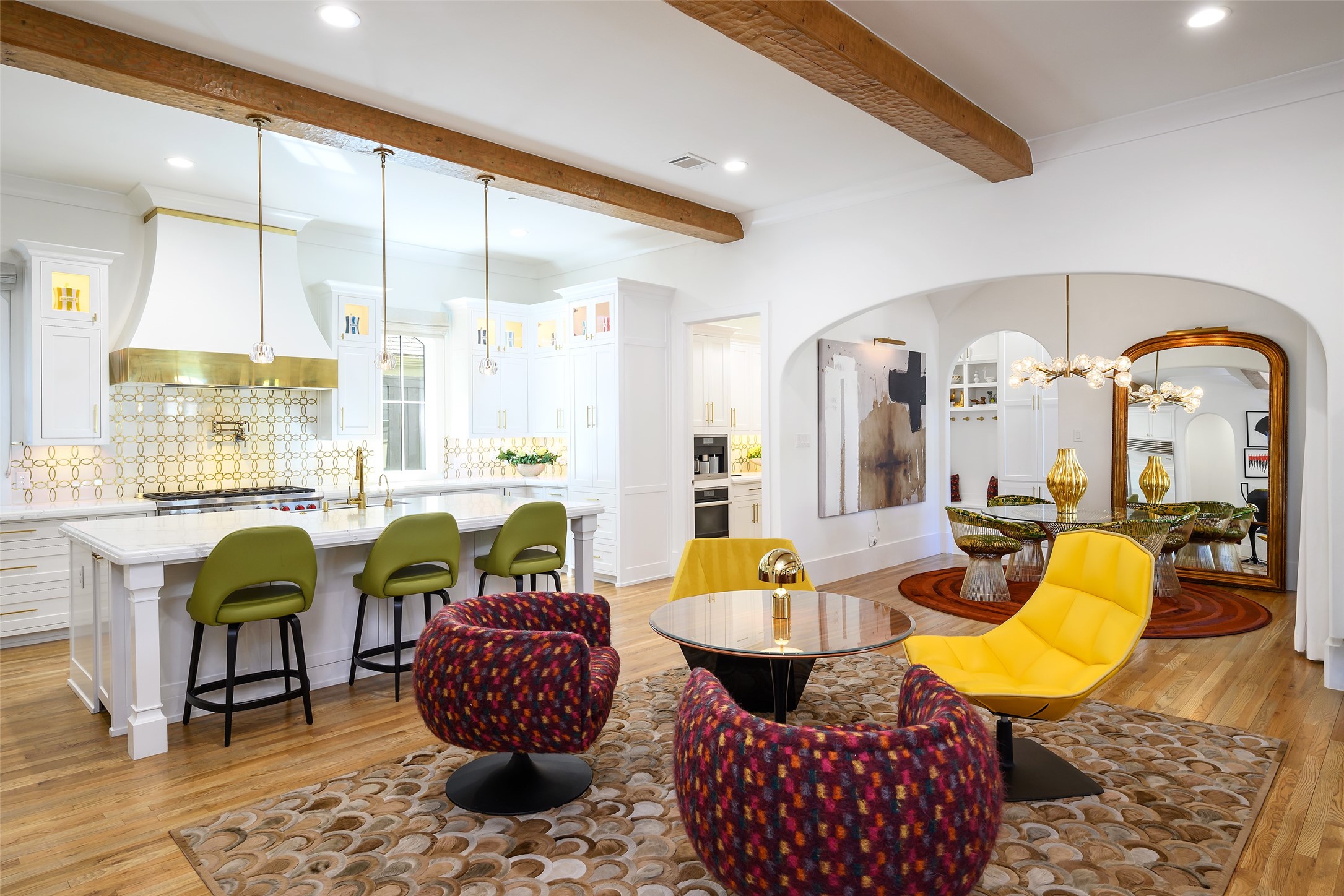 4557 Belclaire Avenue