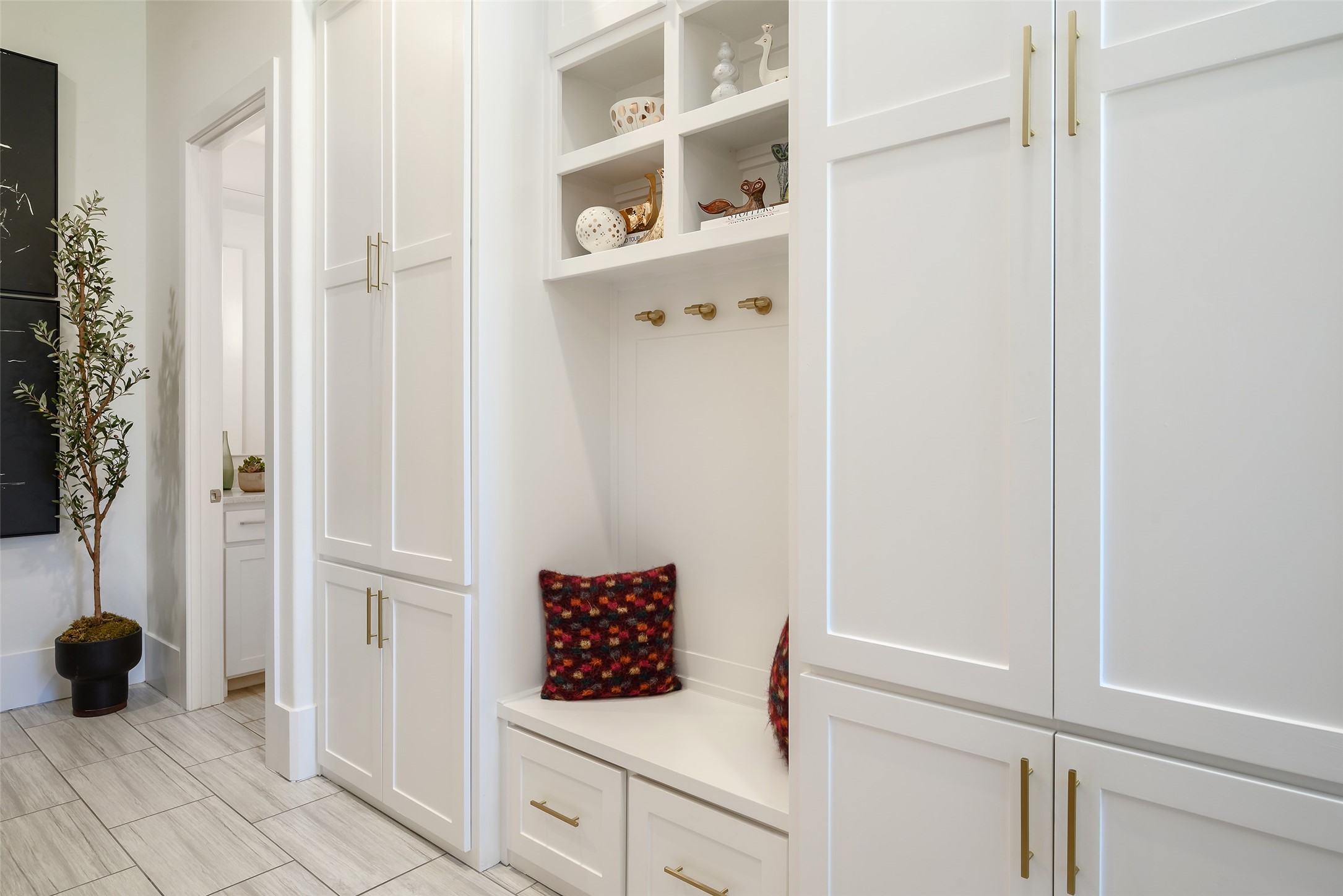 4557 Belclaire Avenue