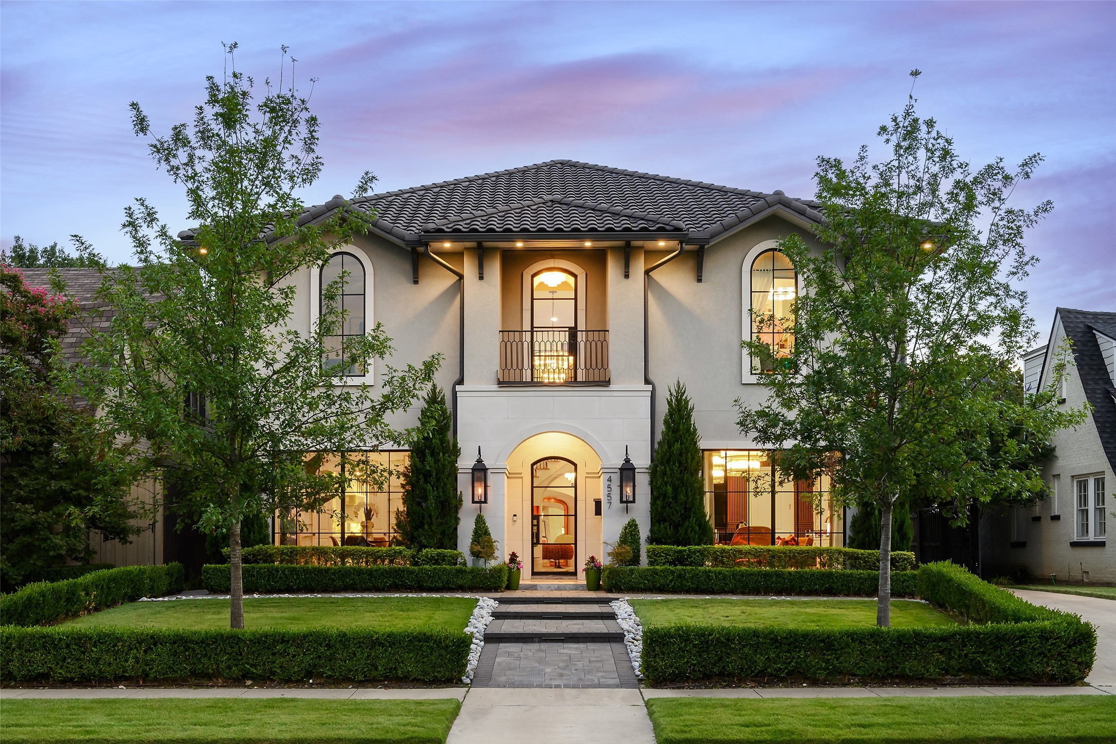 4557 Belclaire Avenue