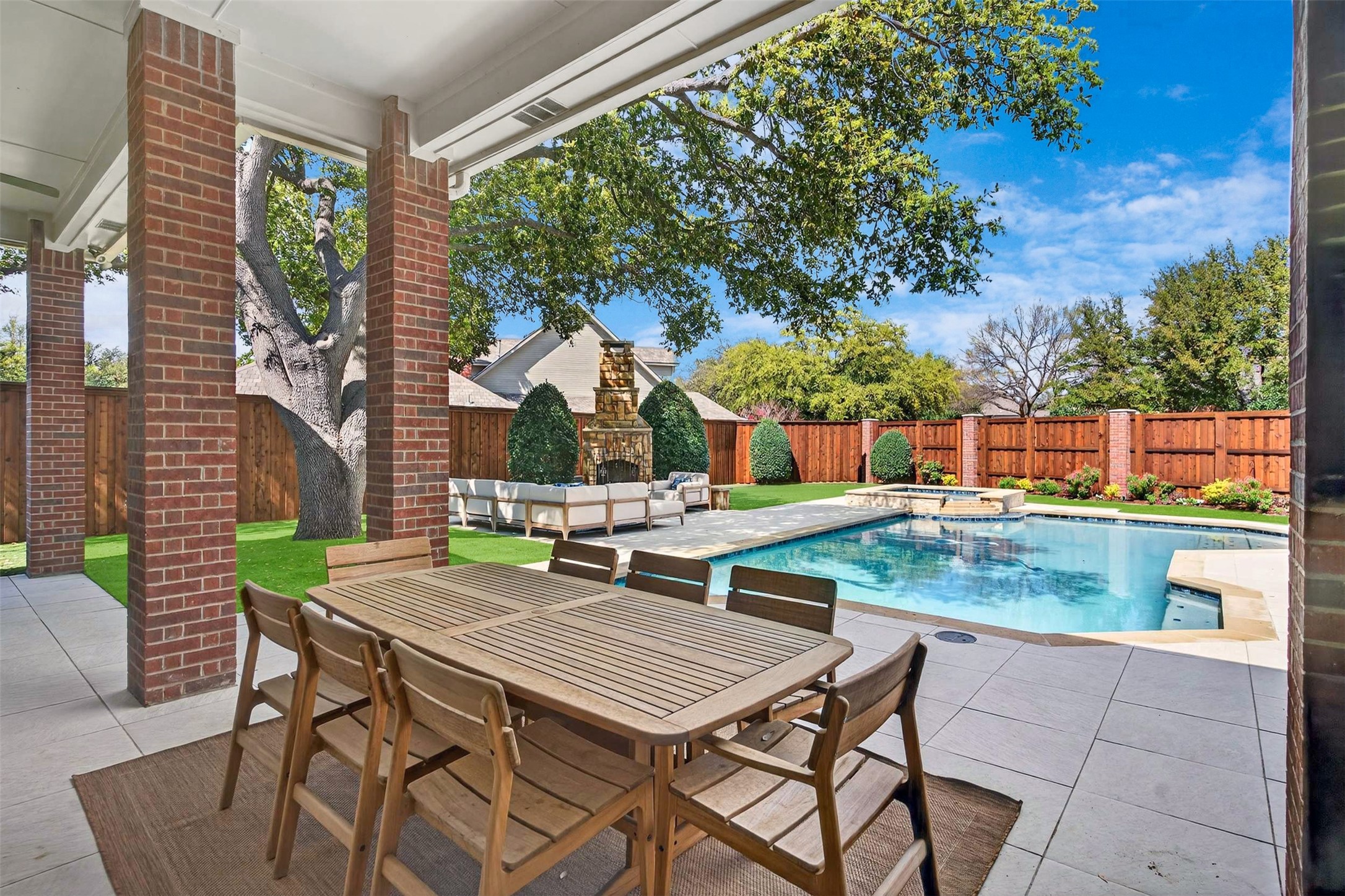 6433 Rockbluff Circle