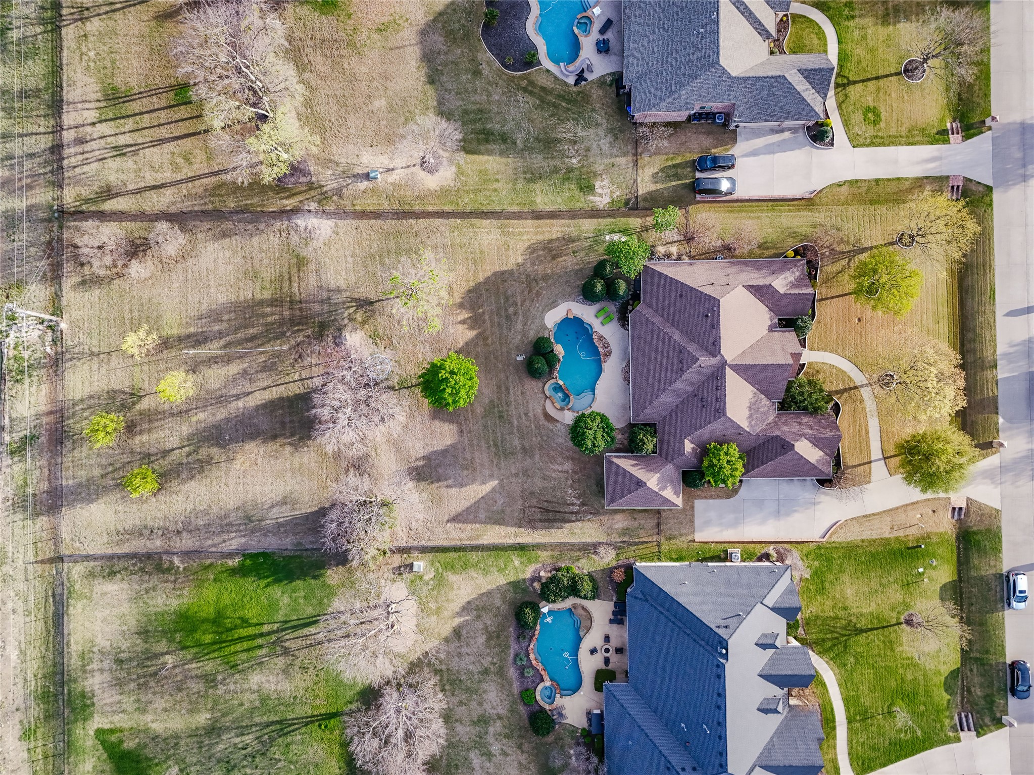 3304 Twin Lakes Drive