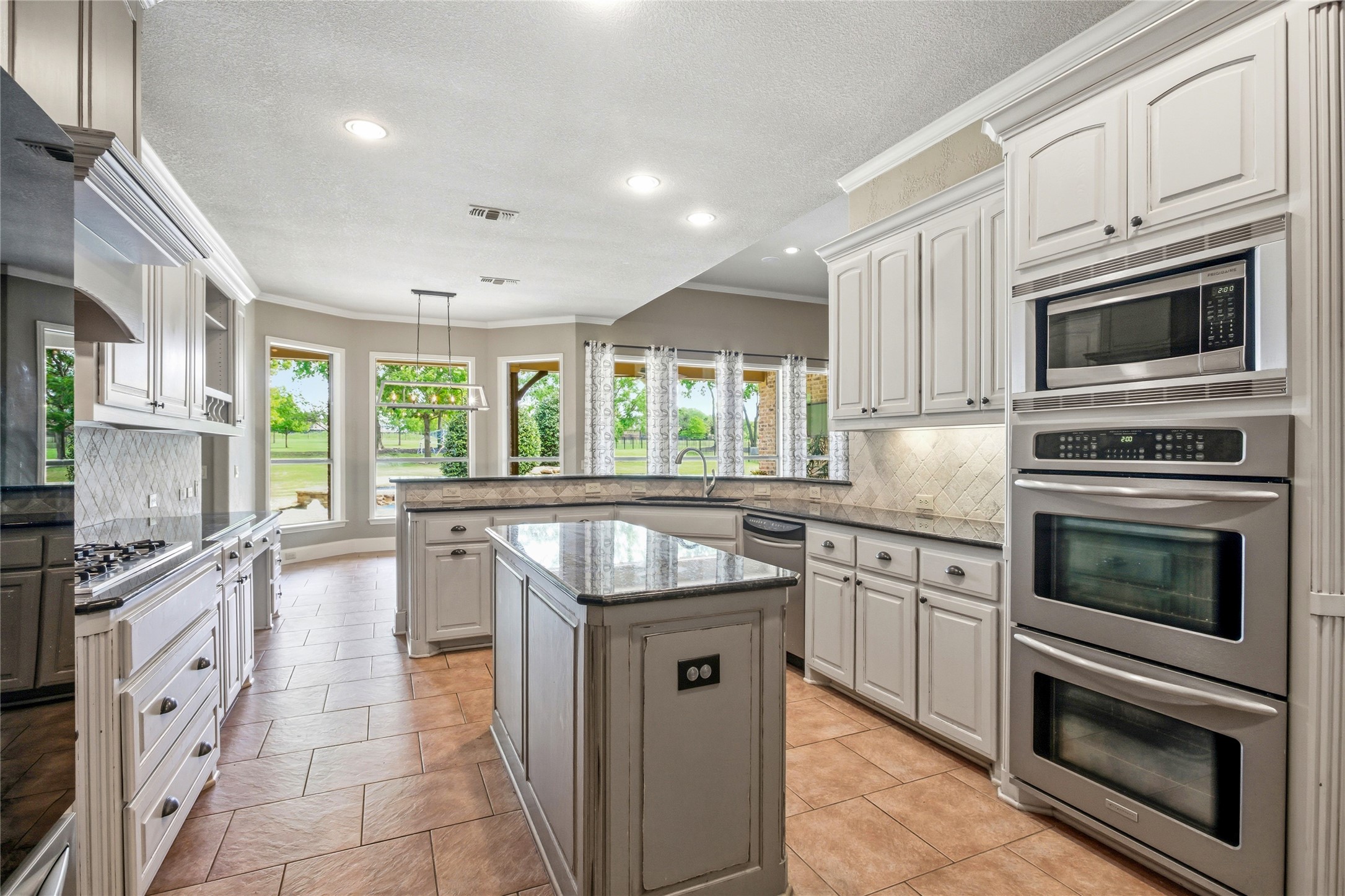 3304 Twin Lakes Drive