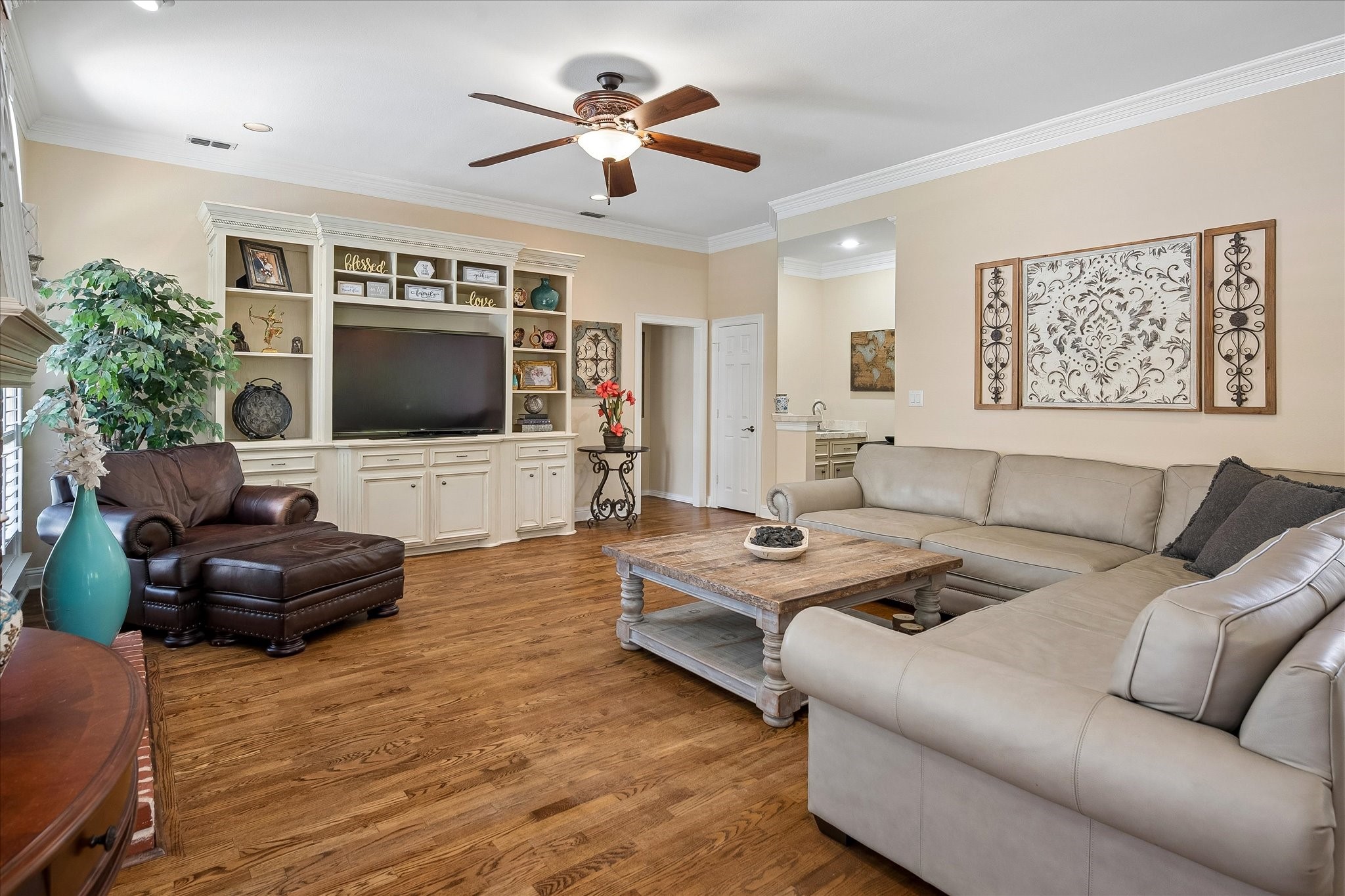 4633 Charles Place