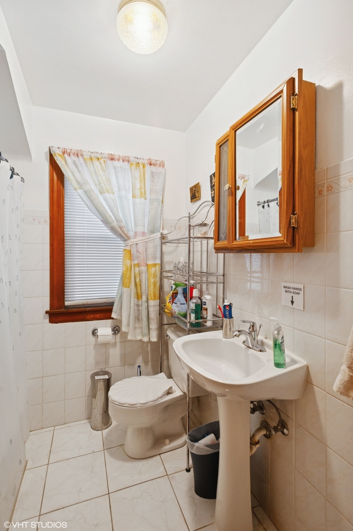 3737 N Cumberland Avenue