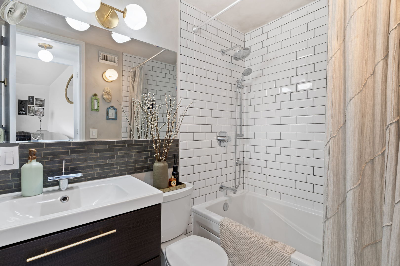 720 W Gordon Terrace Unit: 15N
