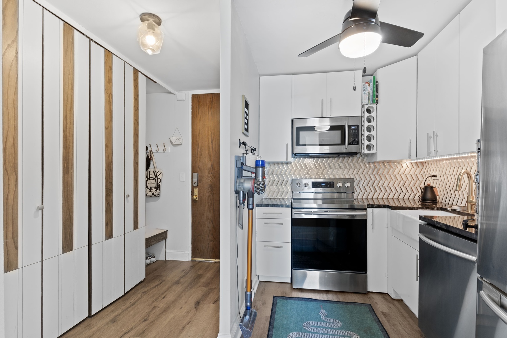 720 W Gordon Terrace Unit: 15N