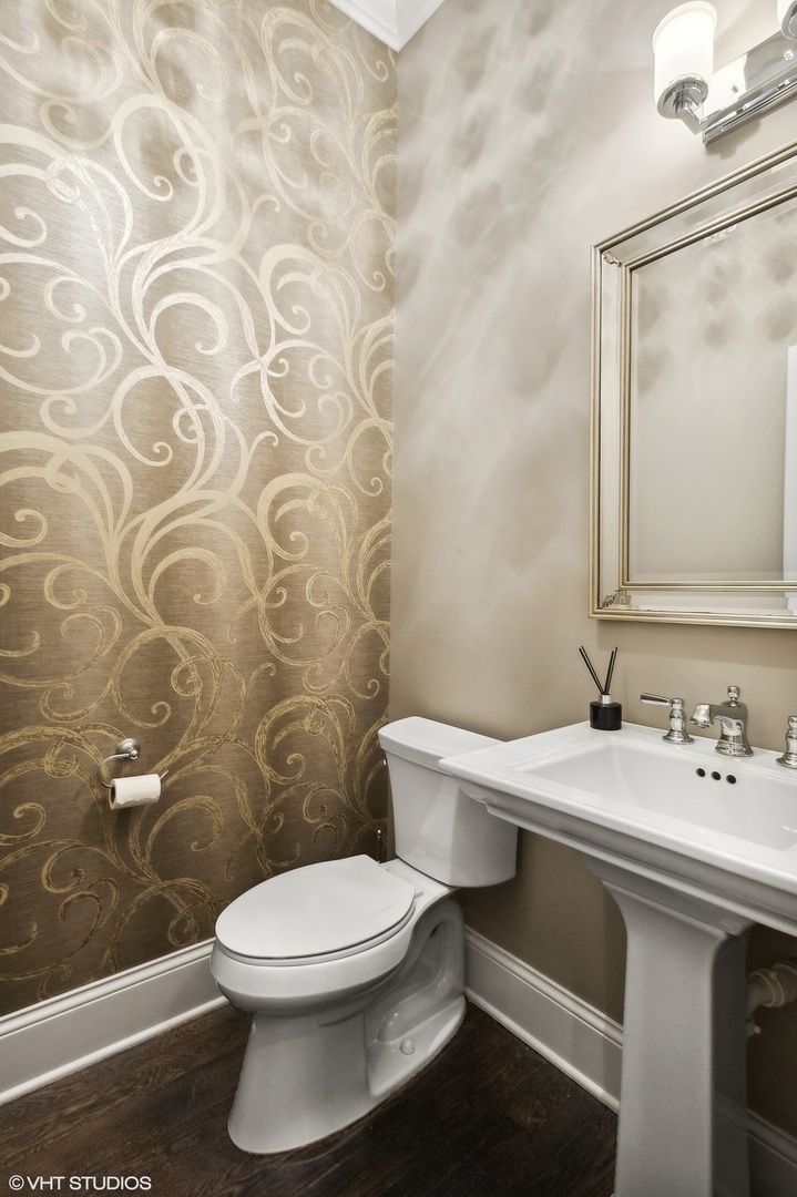 1152 W Newport Avenue Unit: 1