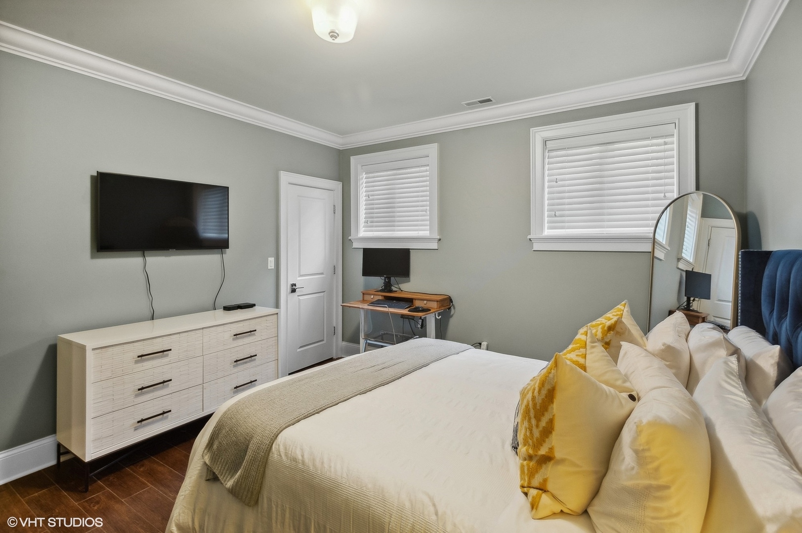 1152 W Newport Avenue Unit: 1