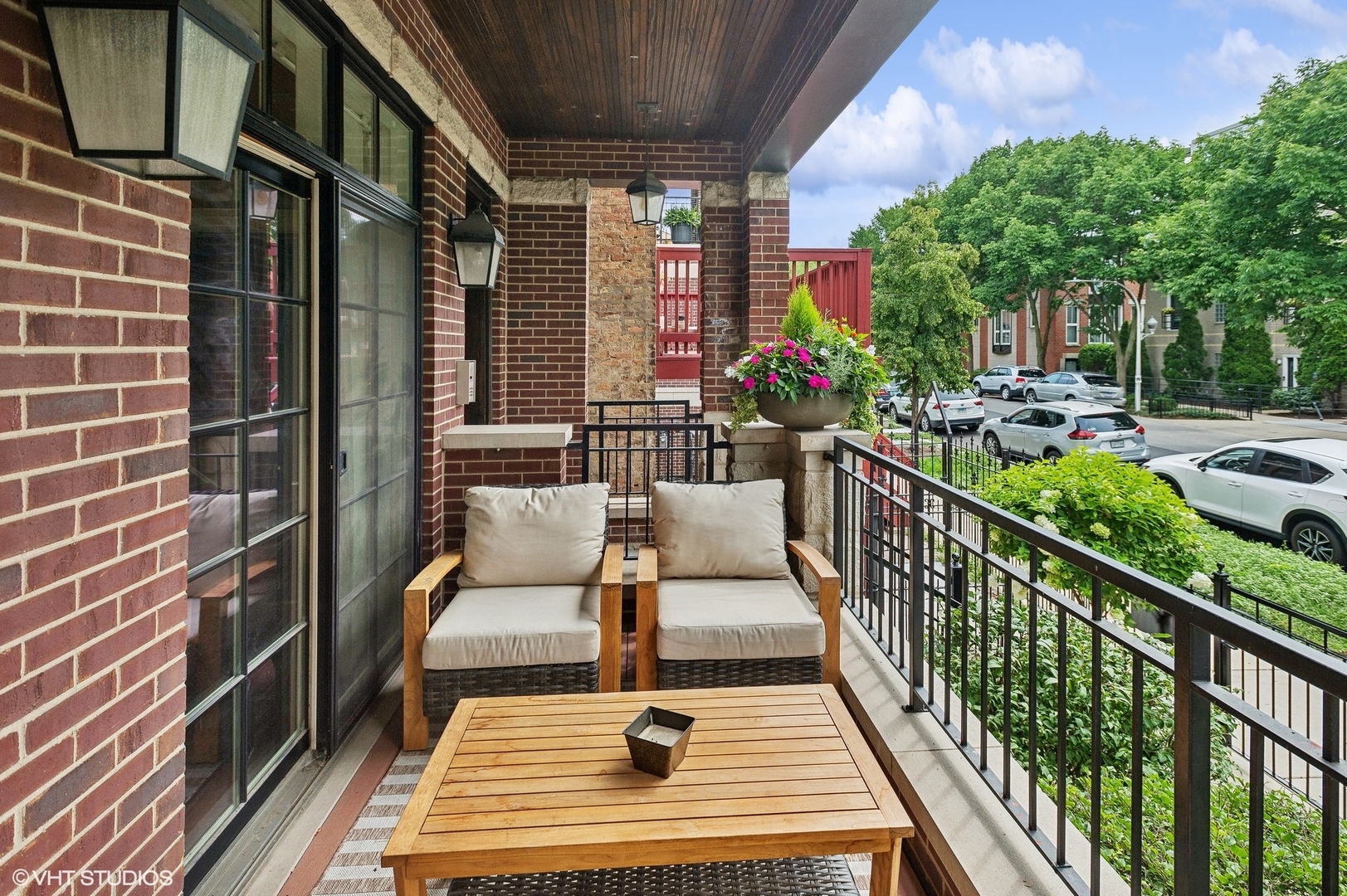 1152 W Newport Avenue Unit: 1