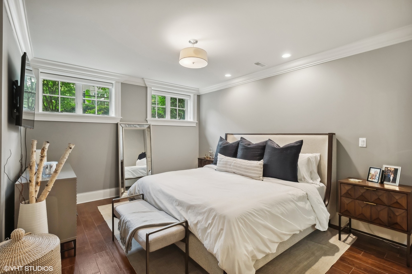 1152 W Newport Avenue Unit: 1